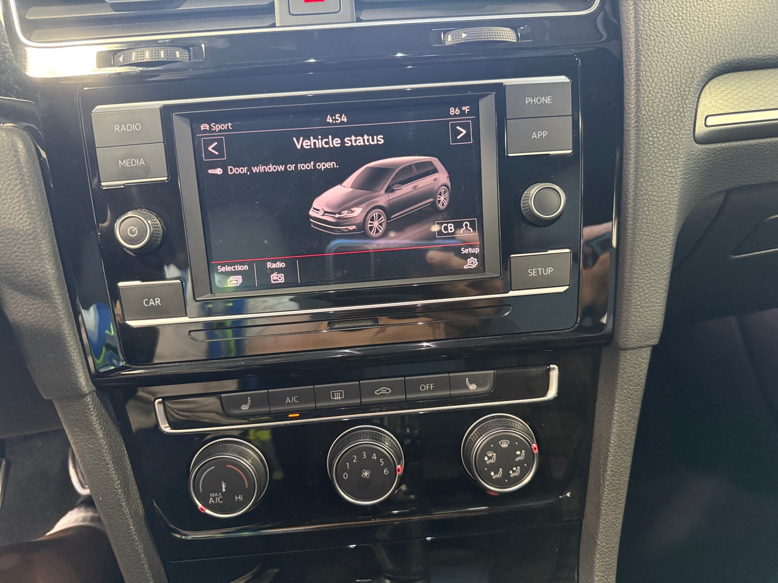 Thumbnail: 2019 Volkswagen Golf - 4