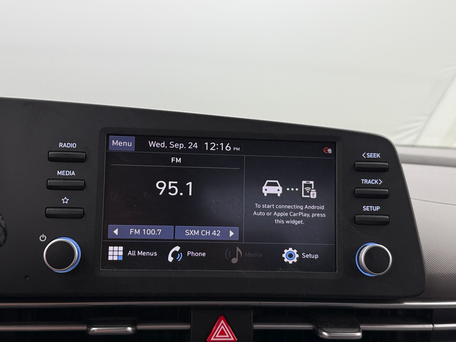 Thumbnail: 2023 Hyundai Elantra - 4
