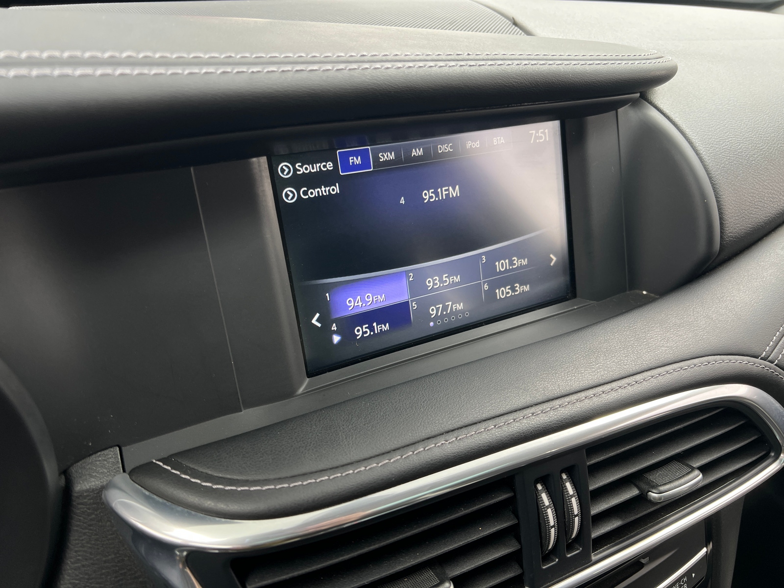 Thumbnail: 2018 INFINITI QX30 - 3