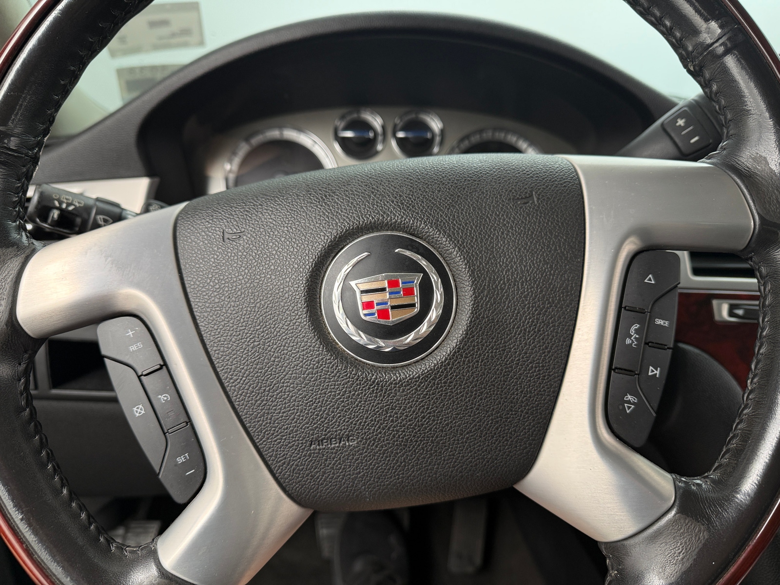 Thumbnail: 2011 Cadillac Escalade - 4