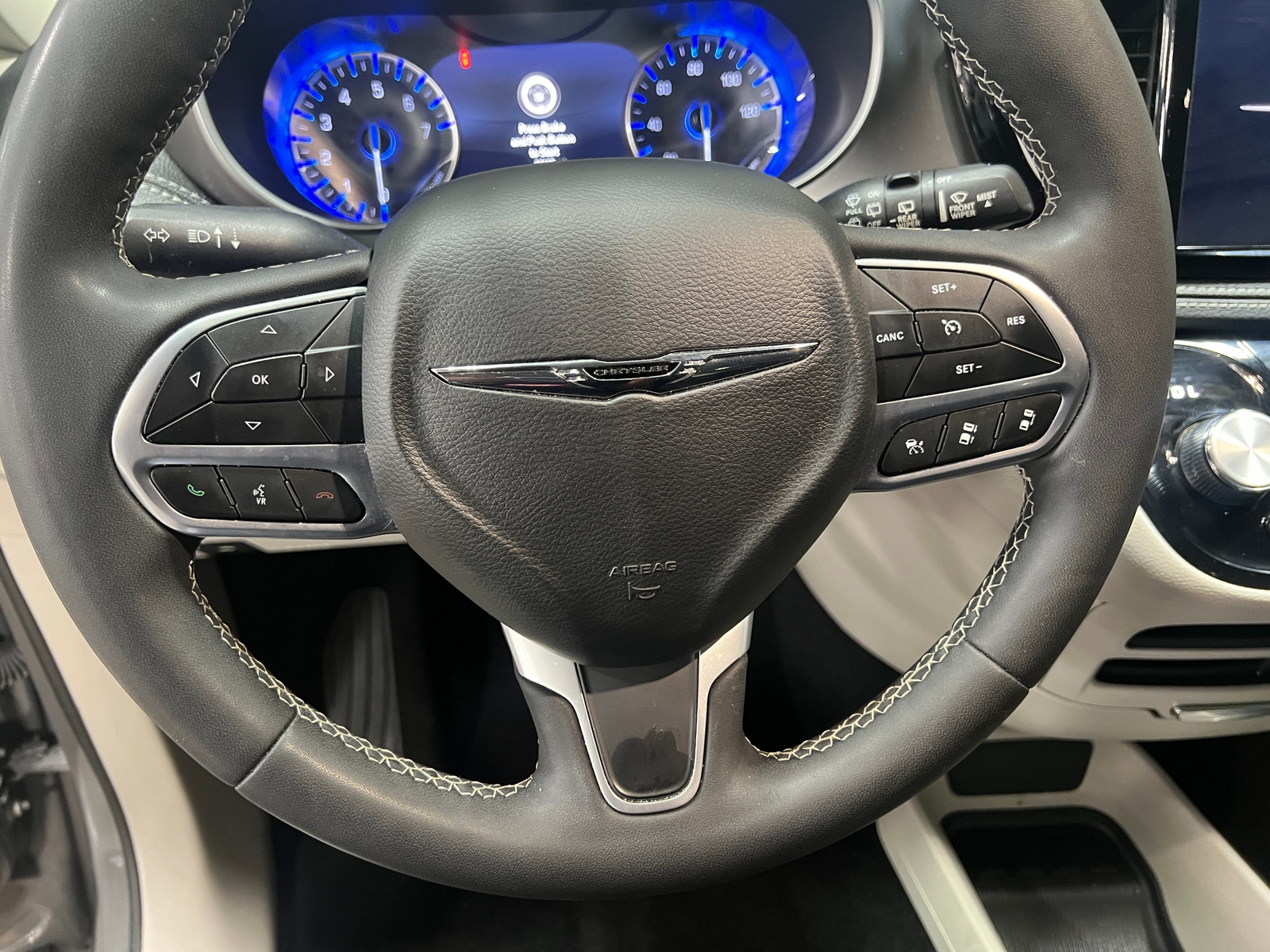 Thumbnail: 2022 Chrysler Pacifica - 4