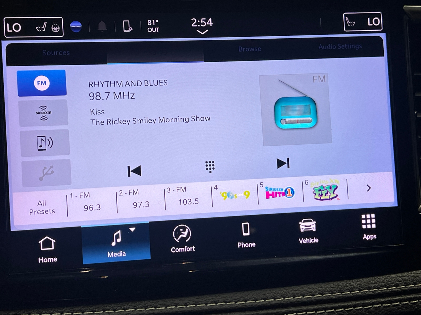 Thumbnail: 2022 Chrysler Pacifica - 3