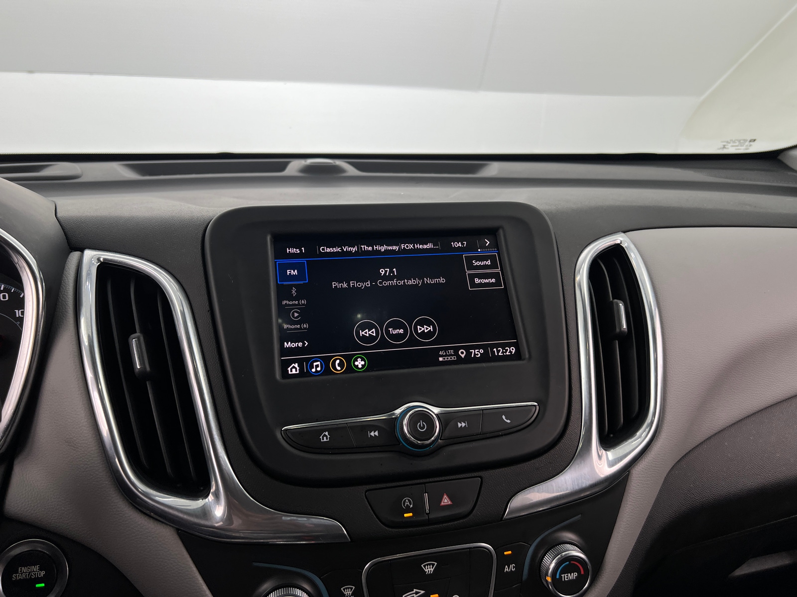 Thumbnail: 2022 Chevrolet Equinox - 4
