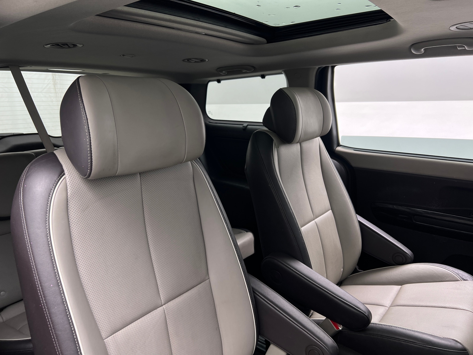 Thumbnail: 2016 Kia Sedona - 5