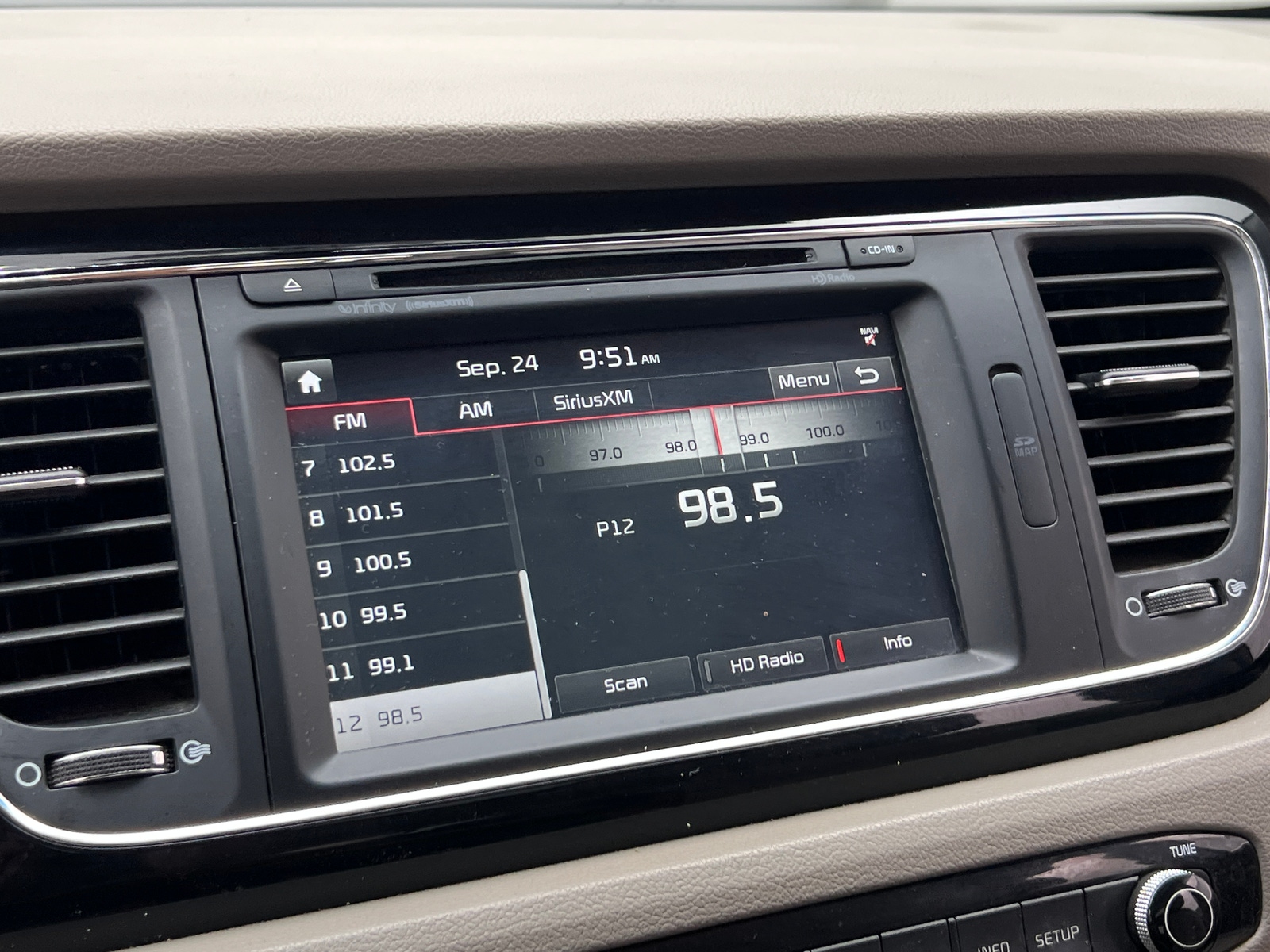 Thumbnail: 2016 Kia Sedona - 3