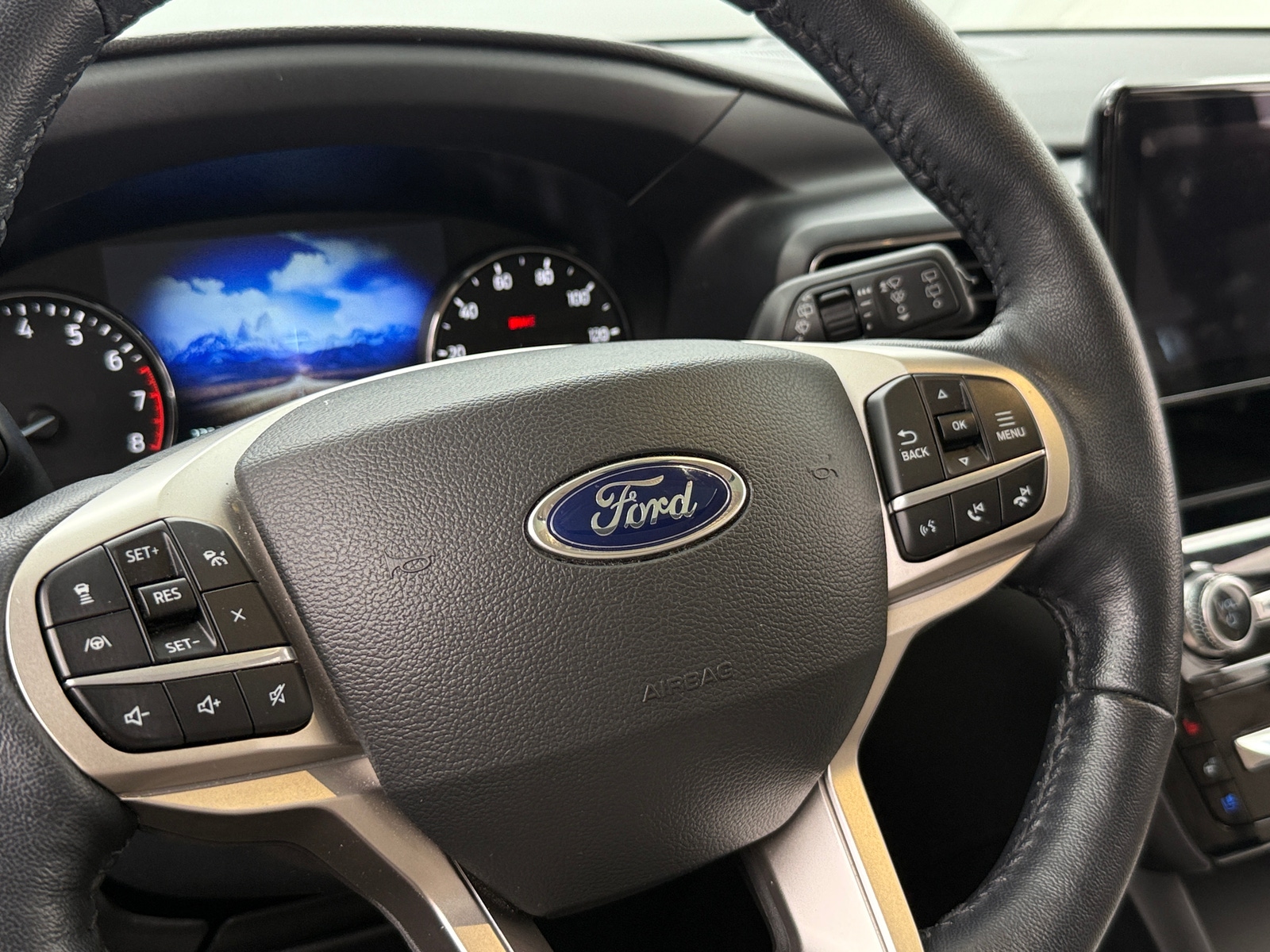 Thumbnail: 2022 Ford Explorer - 5