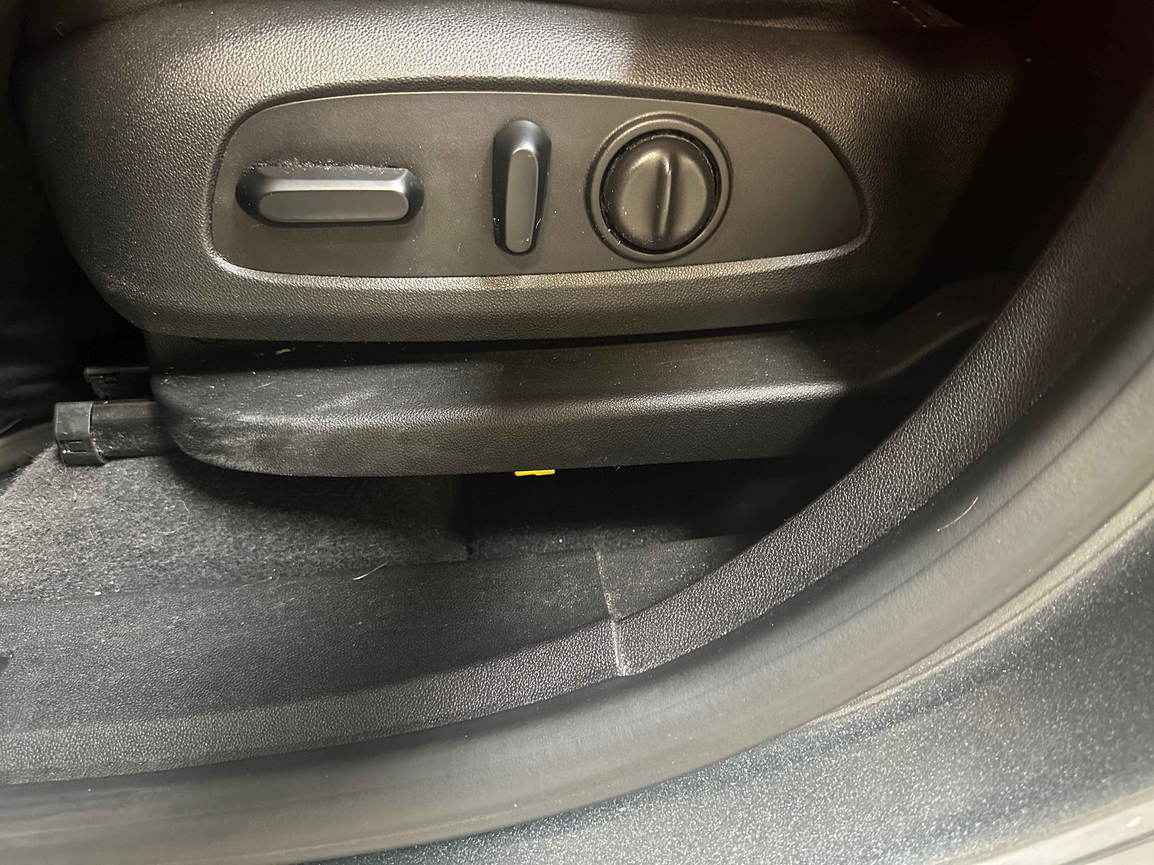 Used 2019 Chevrolet Equinox LT with VIN 2GNAXKEV5K6302272 for sale in Eagan, Minnesota