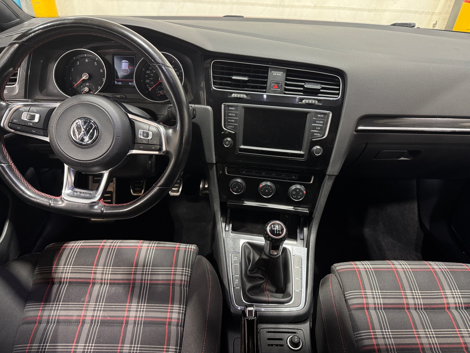 Thumbnail: 2017 Volkswagen Golf - 3