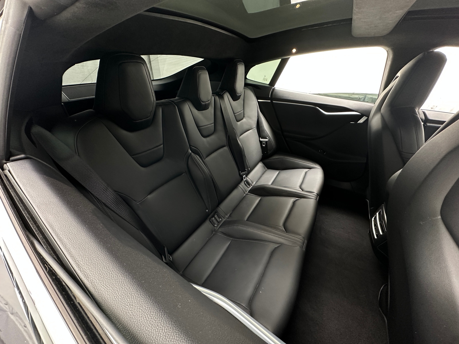 Thumbnail: 2014 Tesla Model S - 5