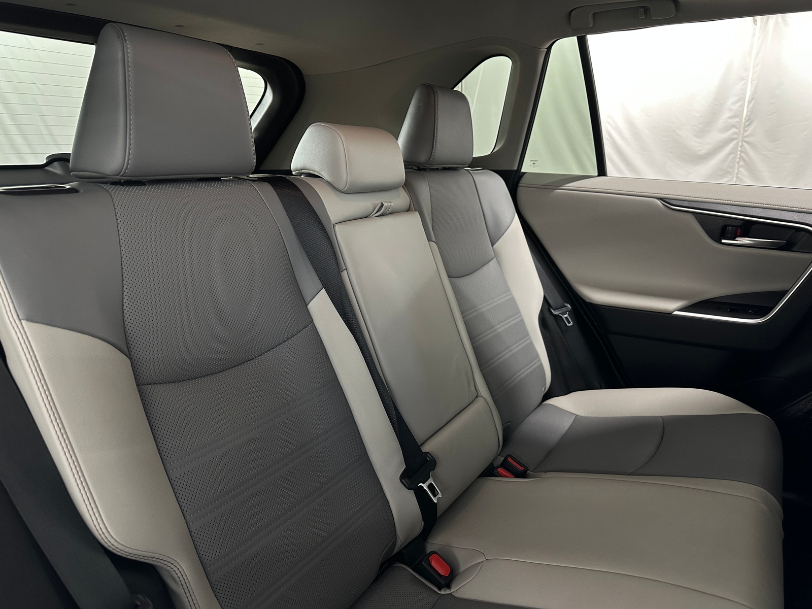 Thumbnail: 2021 Toyota RAV4 - 6