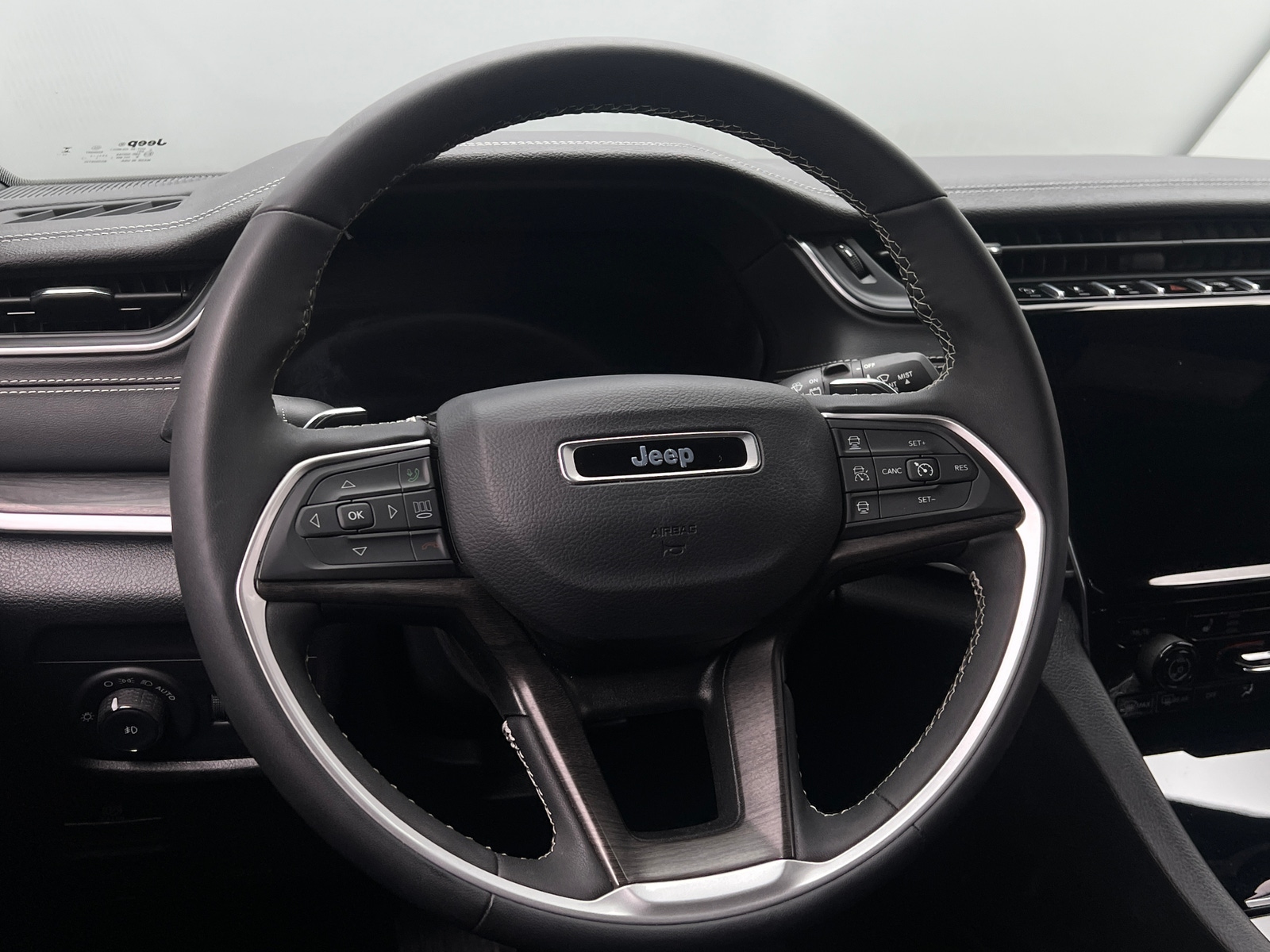 Thumbnail: 2024 Jeep Grand Cherokee - 4
