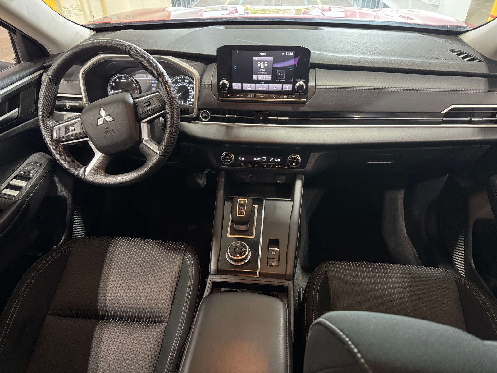 Thumbnail: 2023 Mitsubishi Outlander - 3