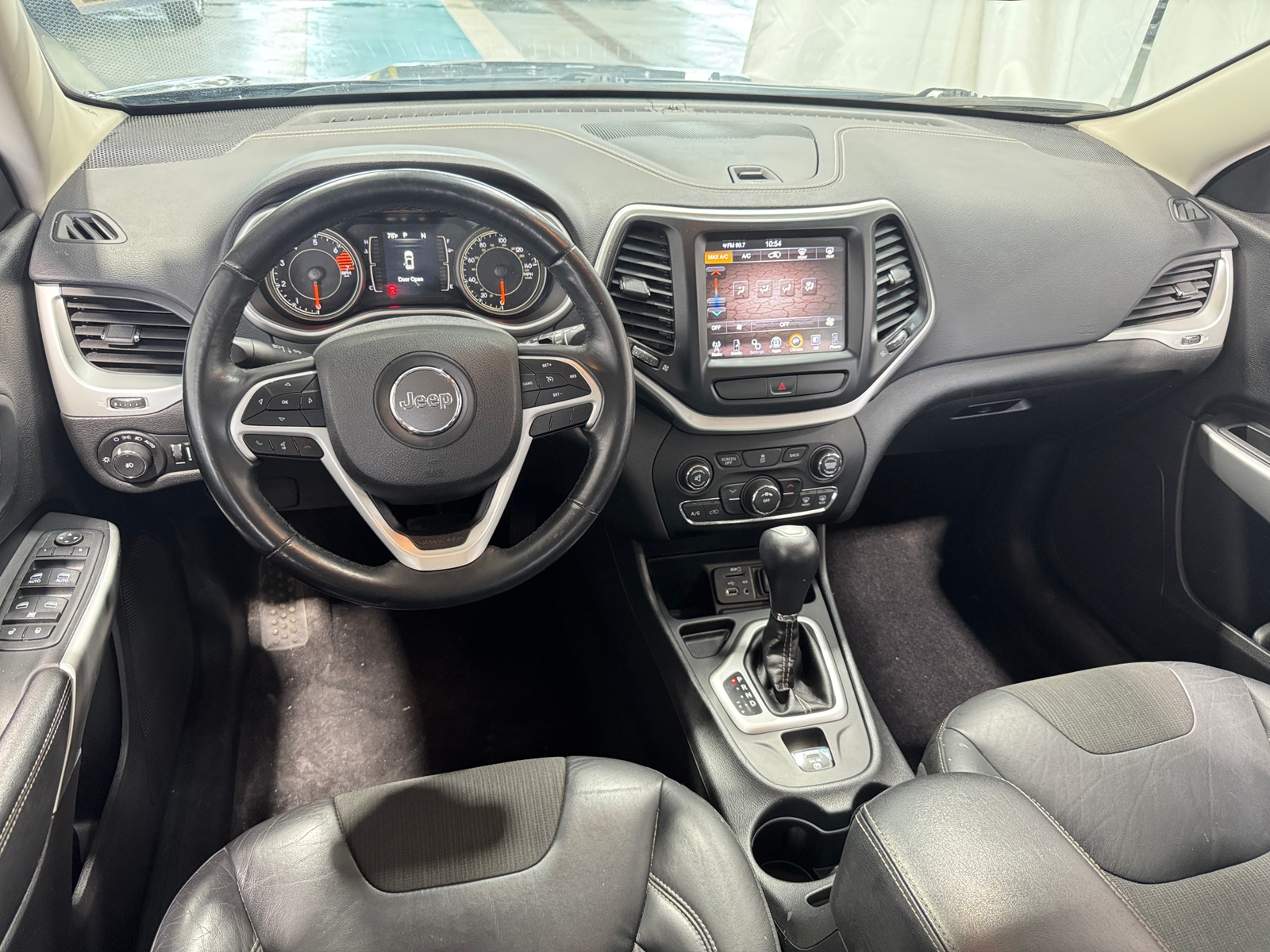 Thumbnail: 2018 Jeep Cherokee - 3