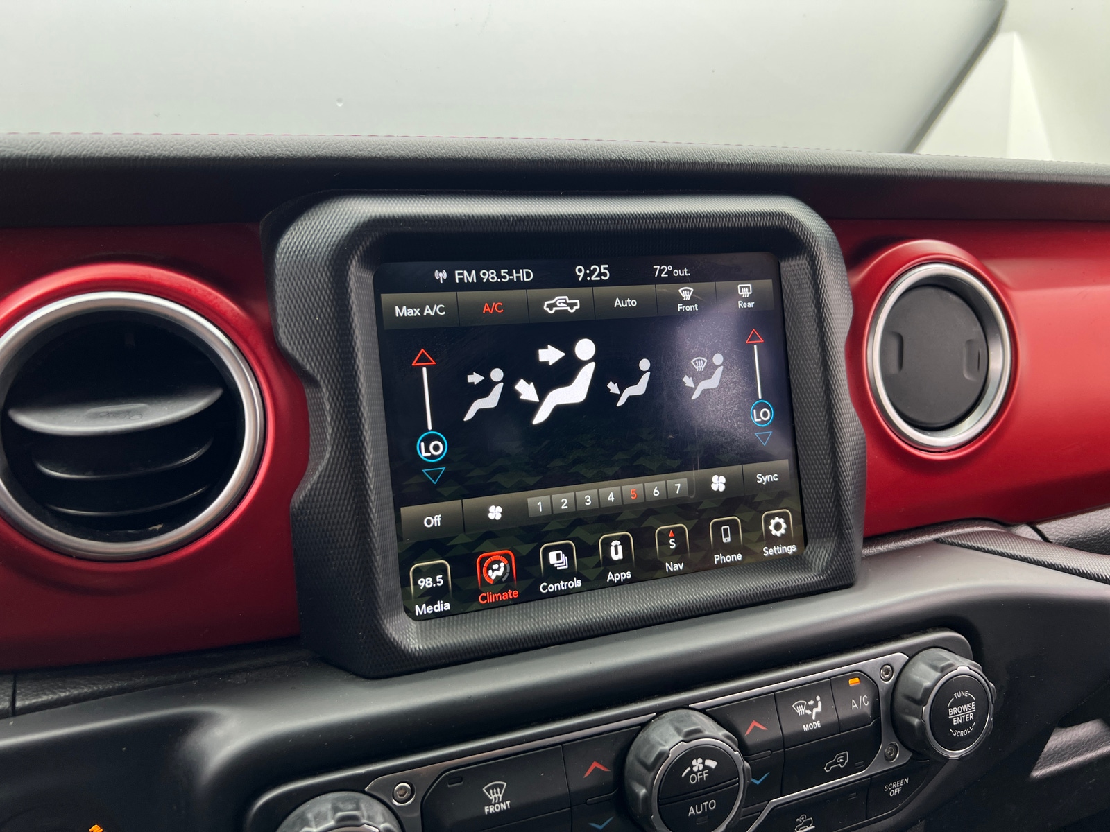 Thumbnail: 2021 Jeep Gladiator - 3