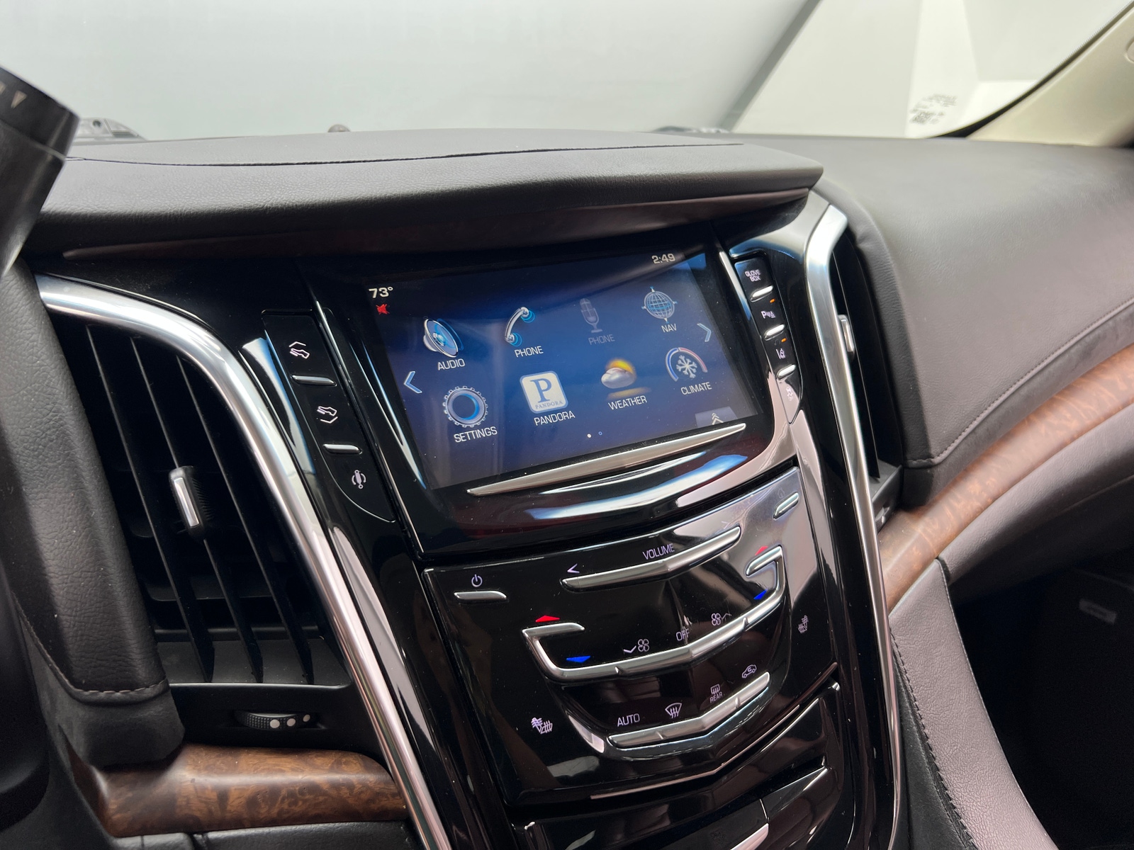 Thumbnail: 2015 Cadillac Escalade - 3