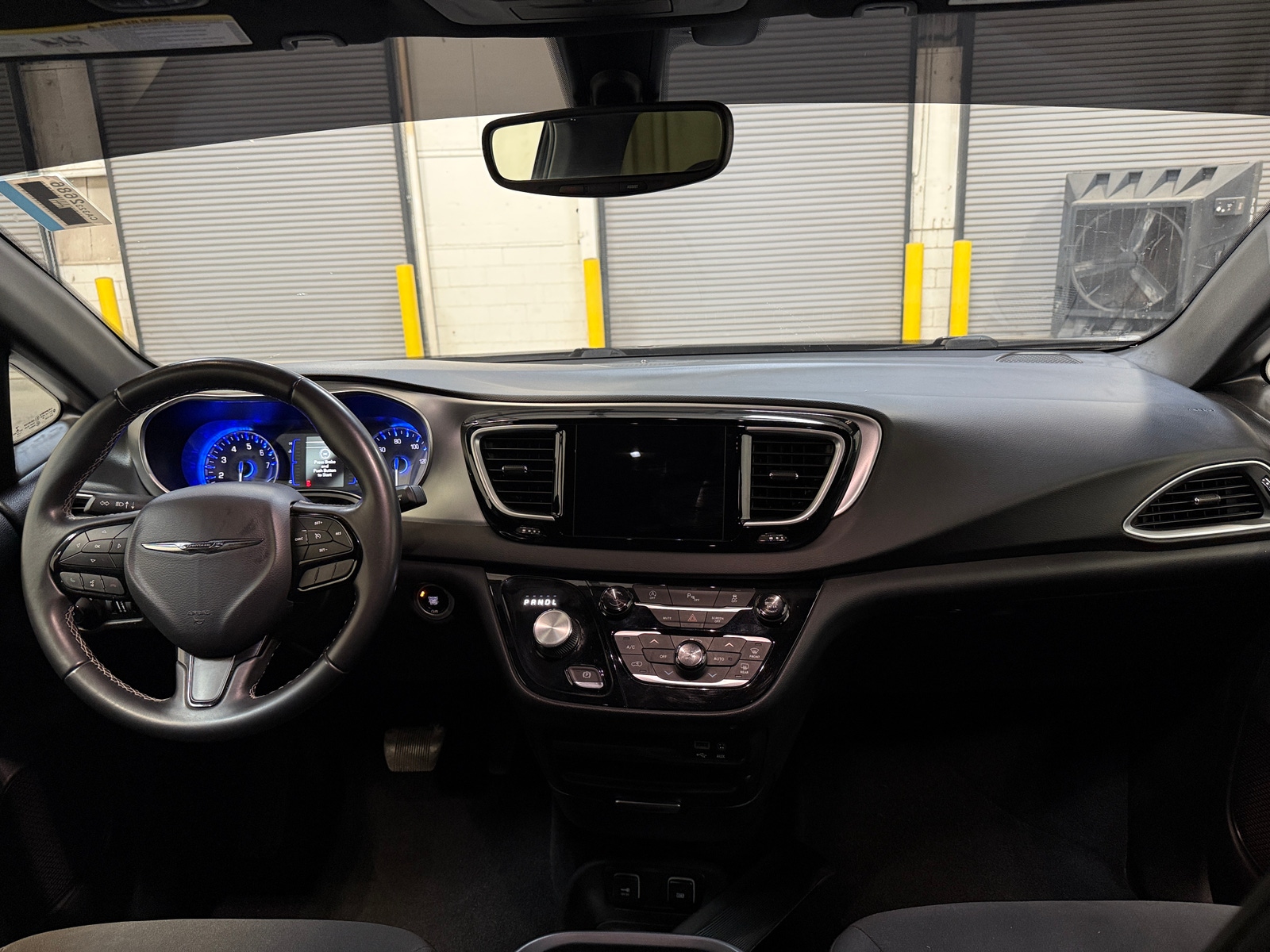 Thumbnail: 2018 Chrysler Pacifica - 3