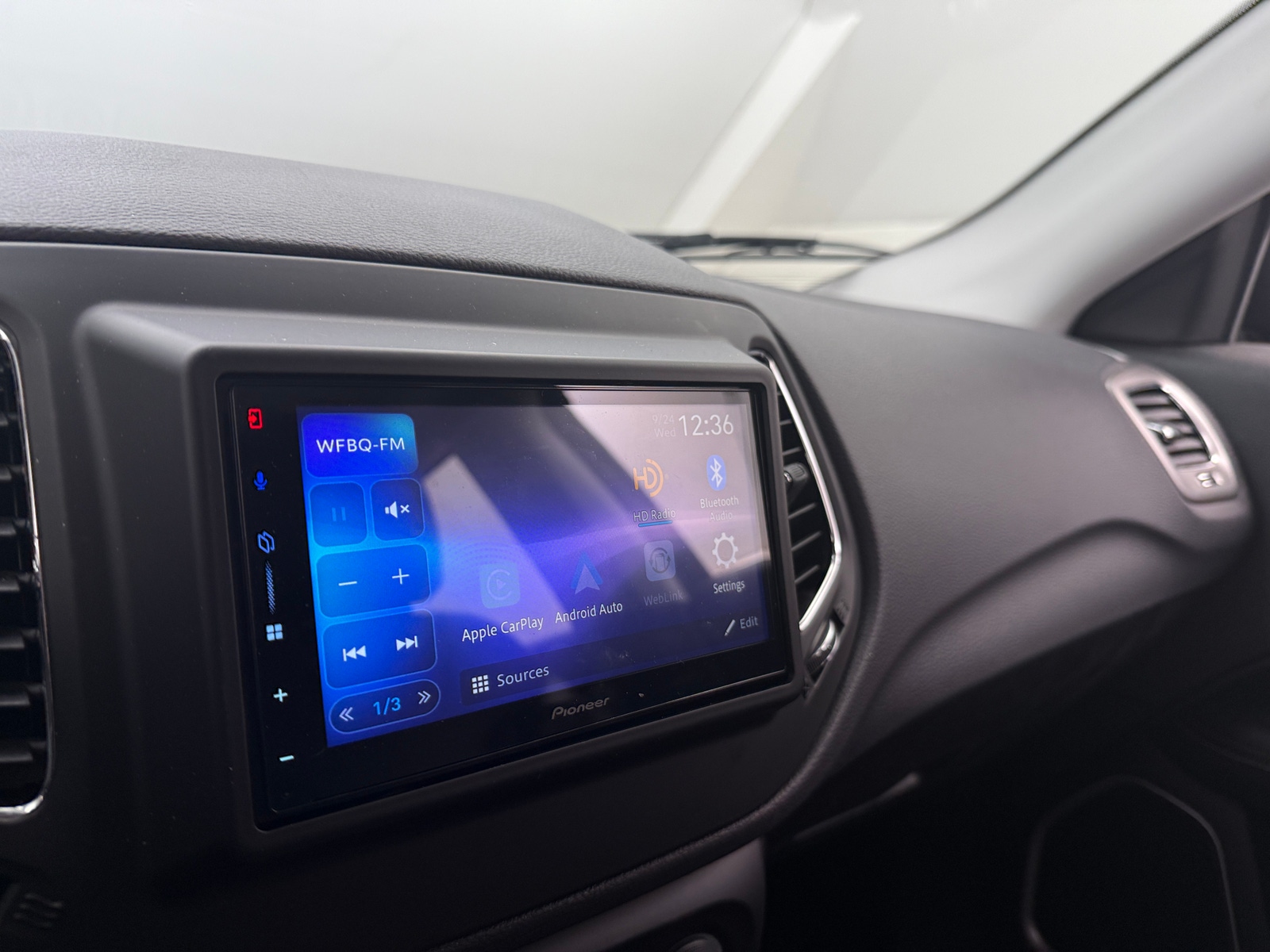 Thumbnail: 2018 Jeep Compass - 3