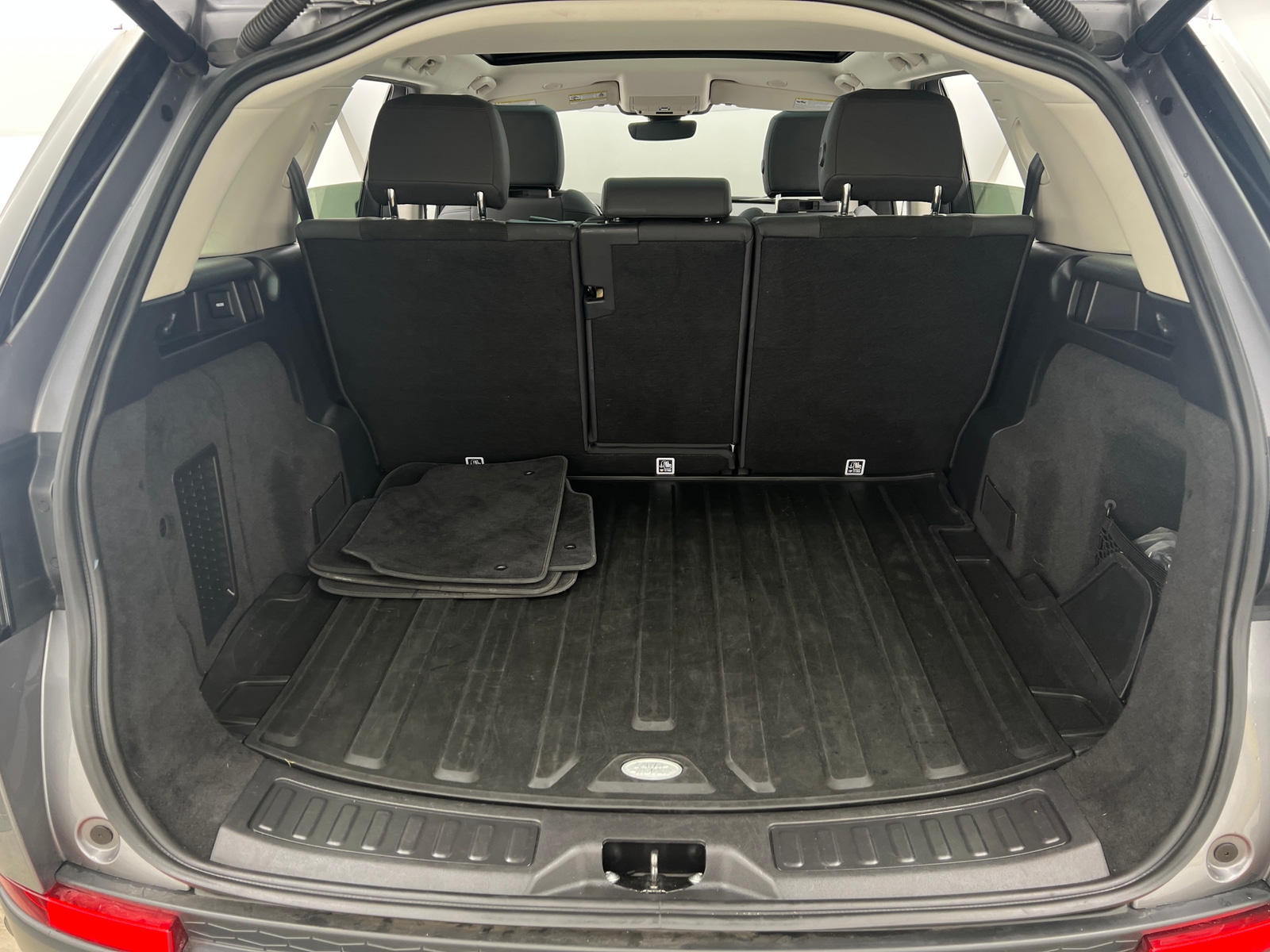 Thumbnail: 2021 Land Rover Discovery Sport - 6