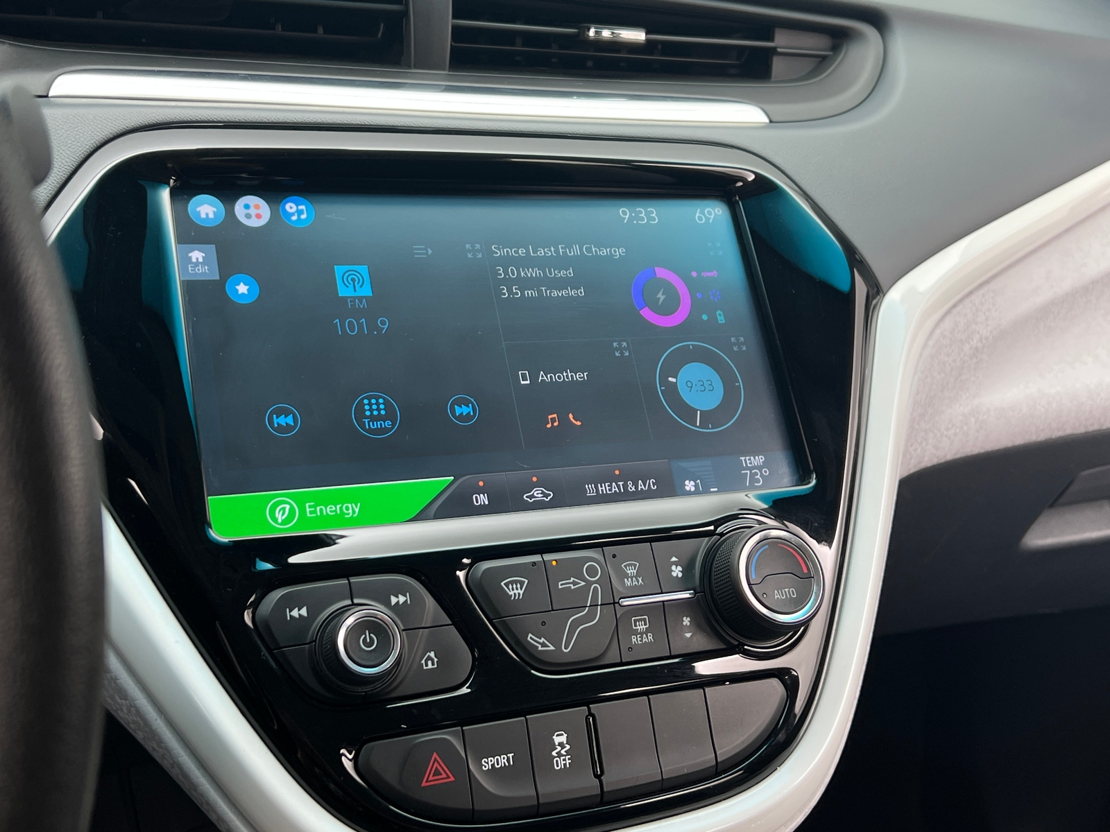 Thumbnail: 2018 Chevrolet Bolt EV - 4
