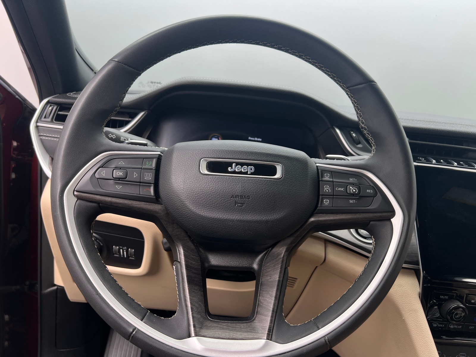 Thumbnail: 2023 Jeep Grand Cherokee L - 4