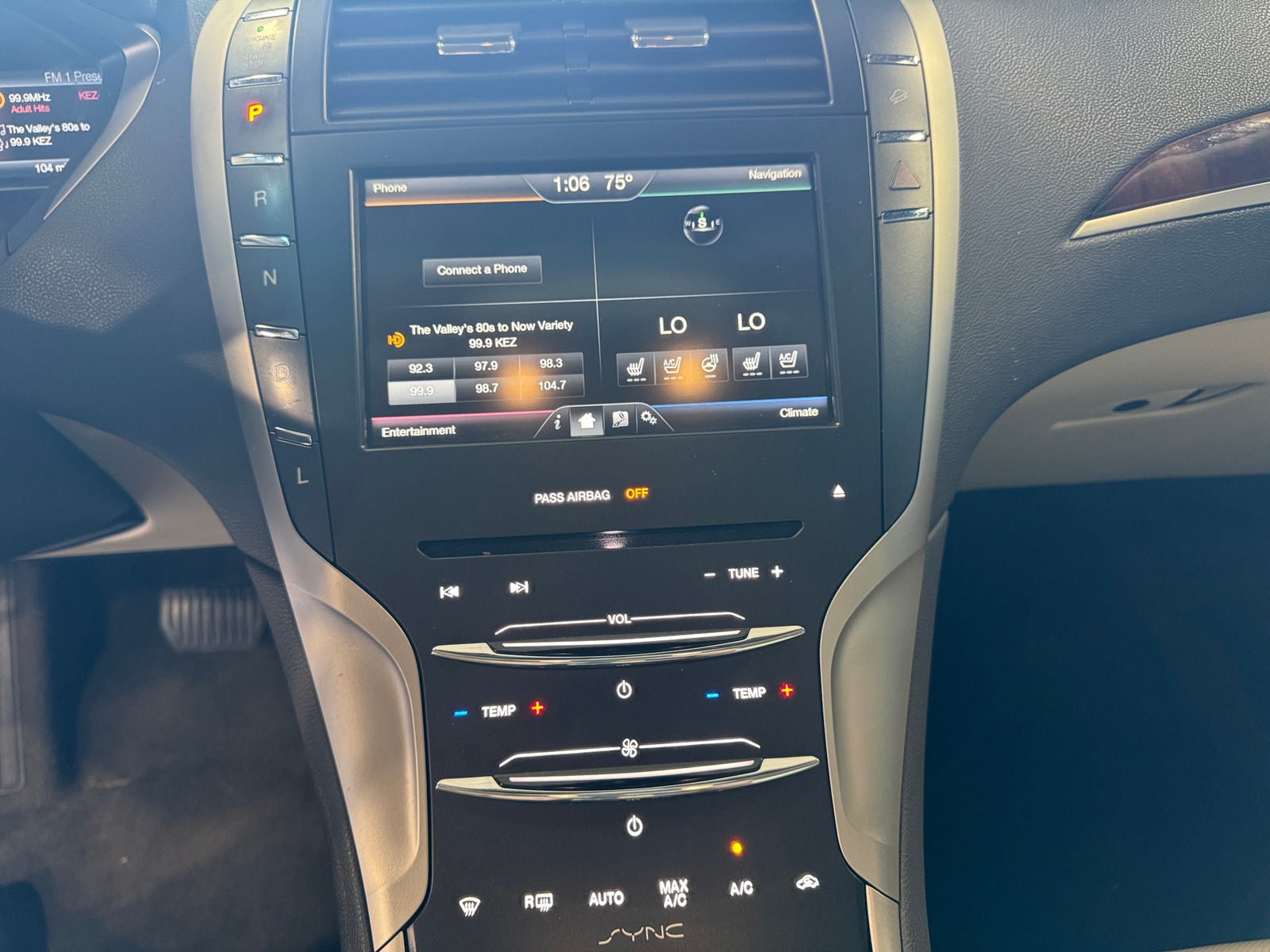 Thumbnail: 2015 Lincoln MKZ - 3