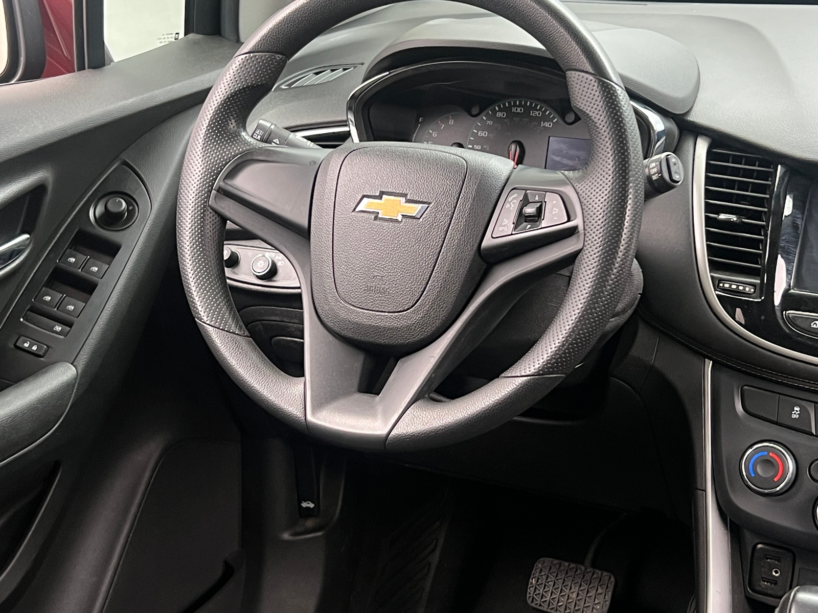 Thumbnail: 2017 Chevrolet Trax - 5