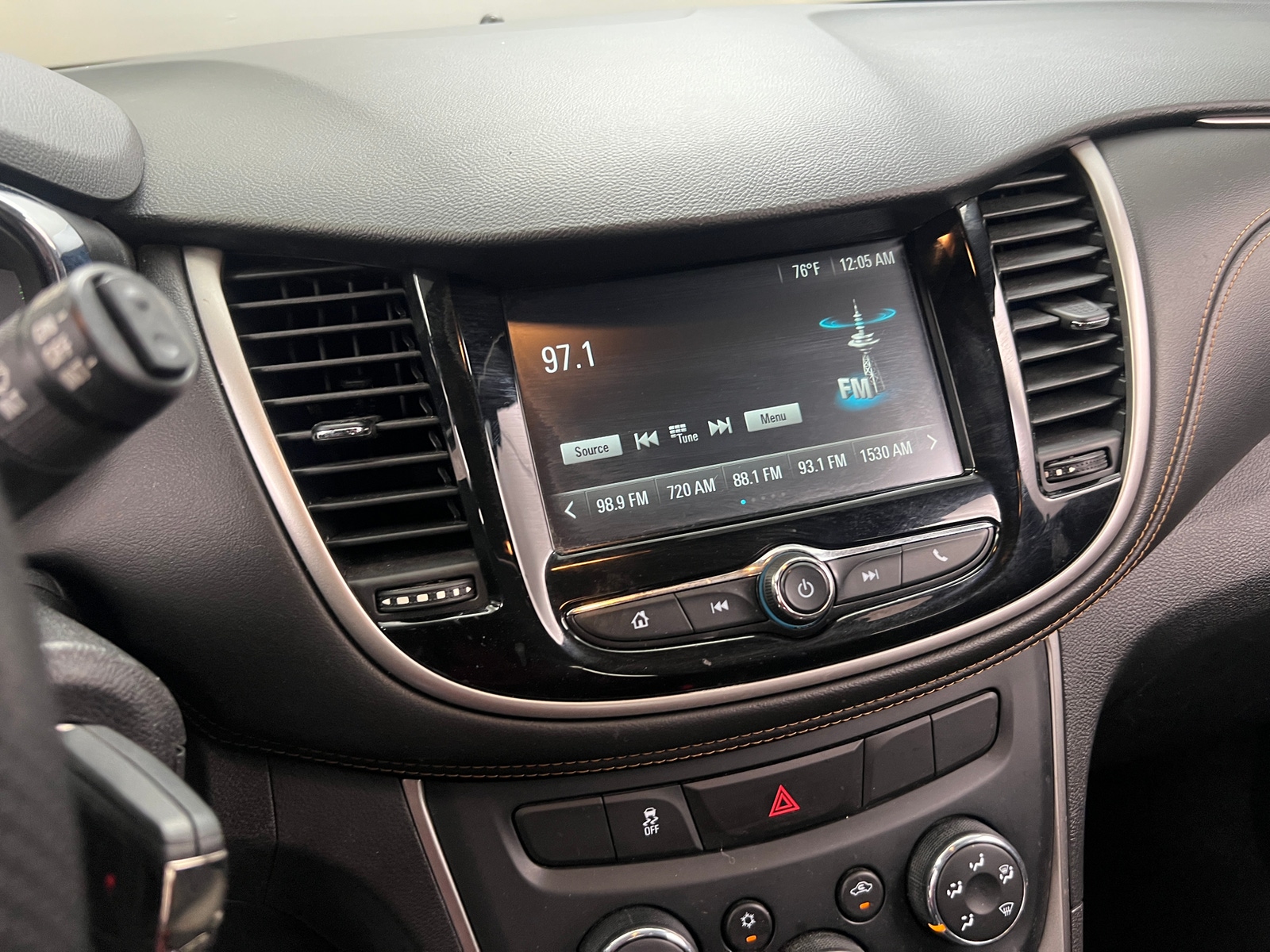 Thumbnail: 2017 Chevrolet Trax - 4