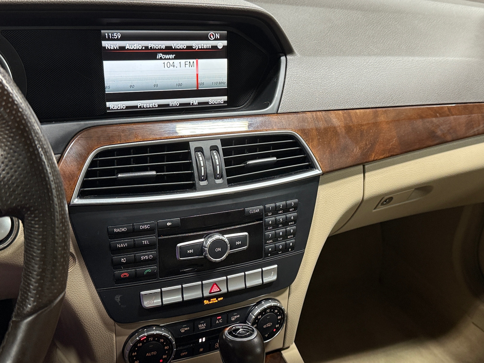 Thumbnail: 2014 Mercedes-Benz C-Class - 3