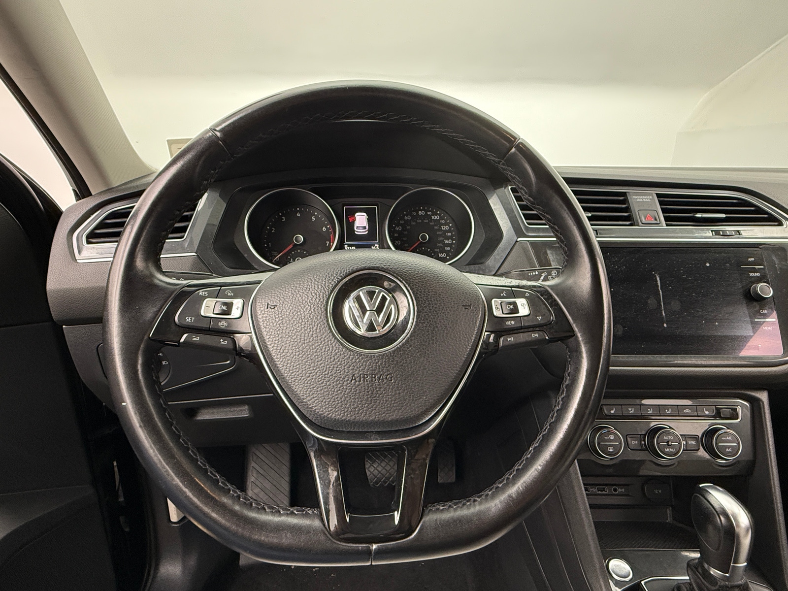 Thumbnail: 2019 Volkswagen Tiguan - 4