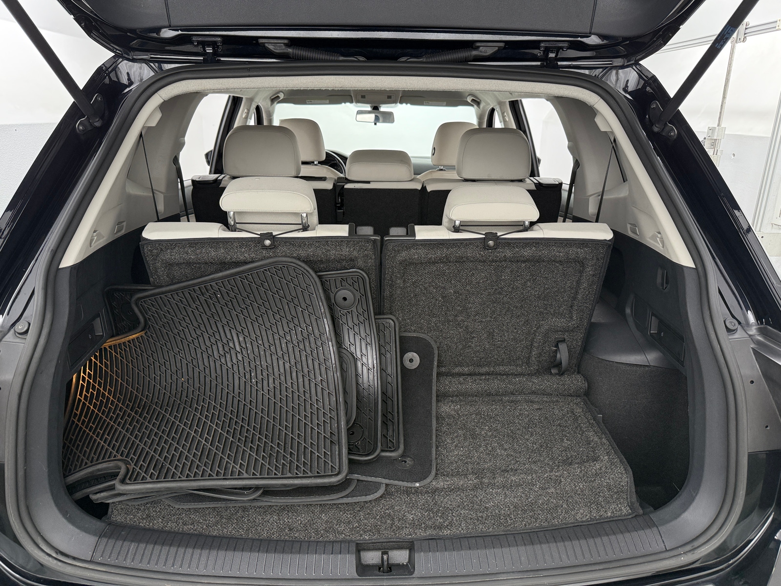 Thumbnail: 2019 Volkswagen Tiguan - 6