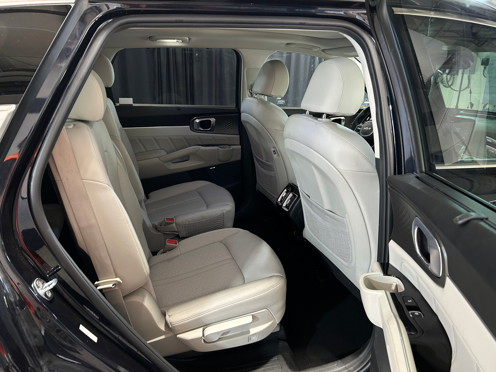 Thumbnail: 2023 Kia Sorento - 5