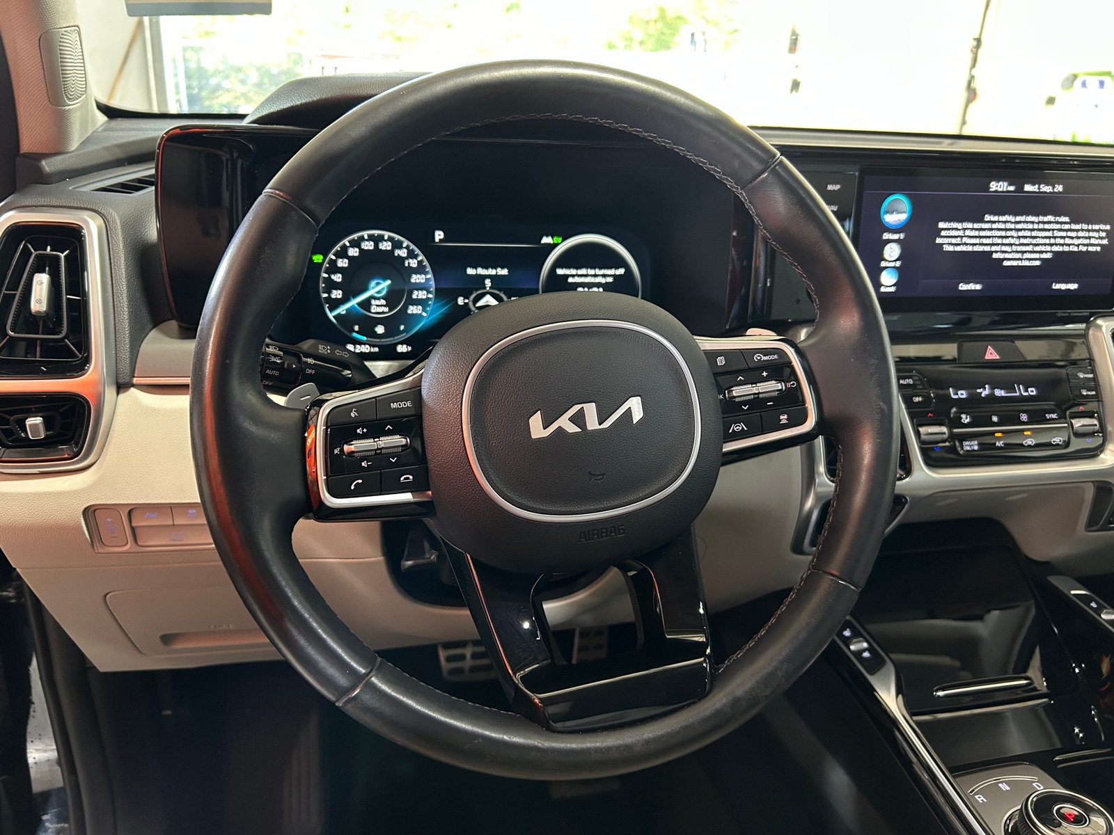 Thumbnail: 2023 Kia Sorento - 4