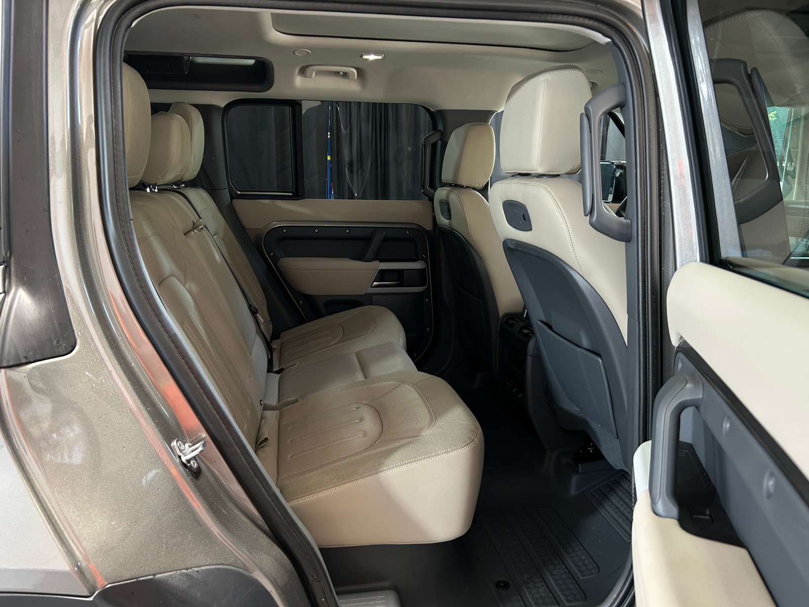 Thumbnail: 2021 Land Rover Defender - 5