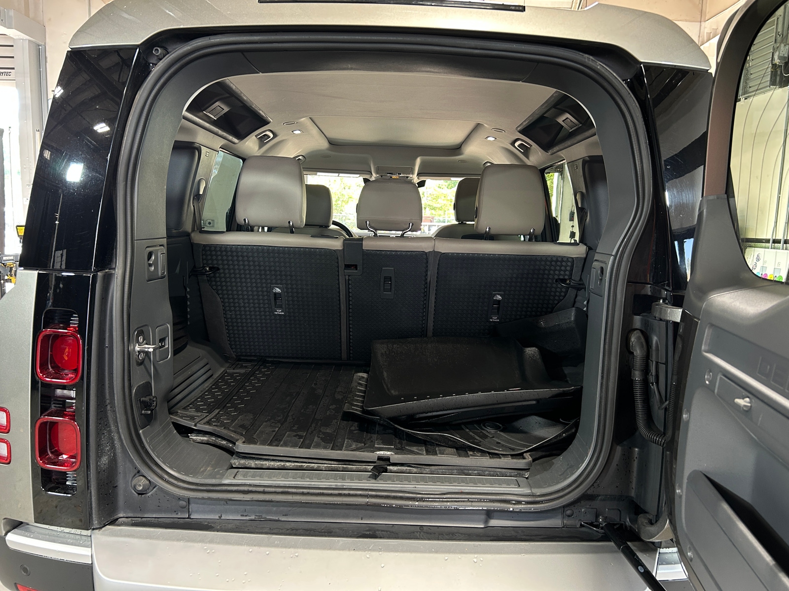 Thumbnail: 2021 Land Rover Defender - 6
