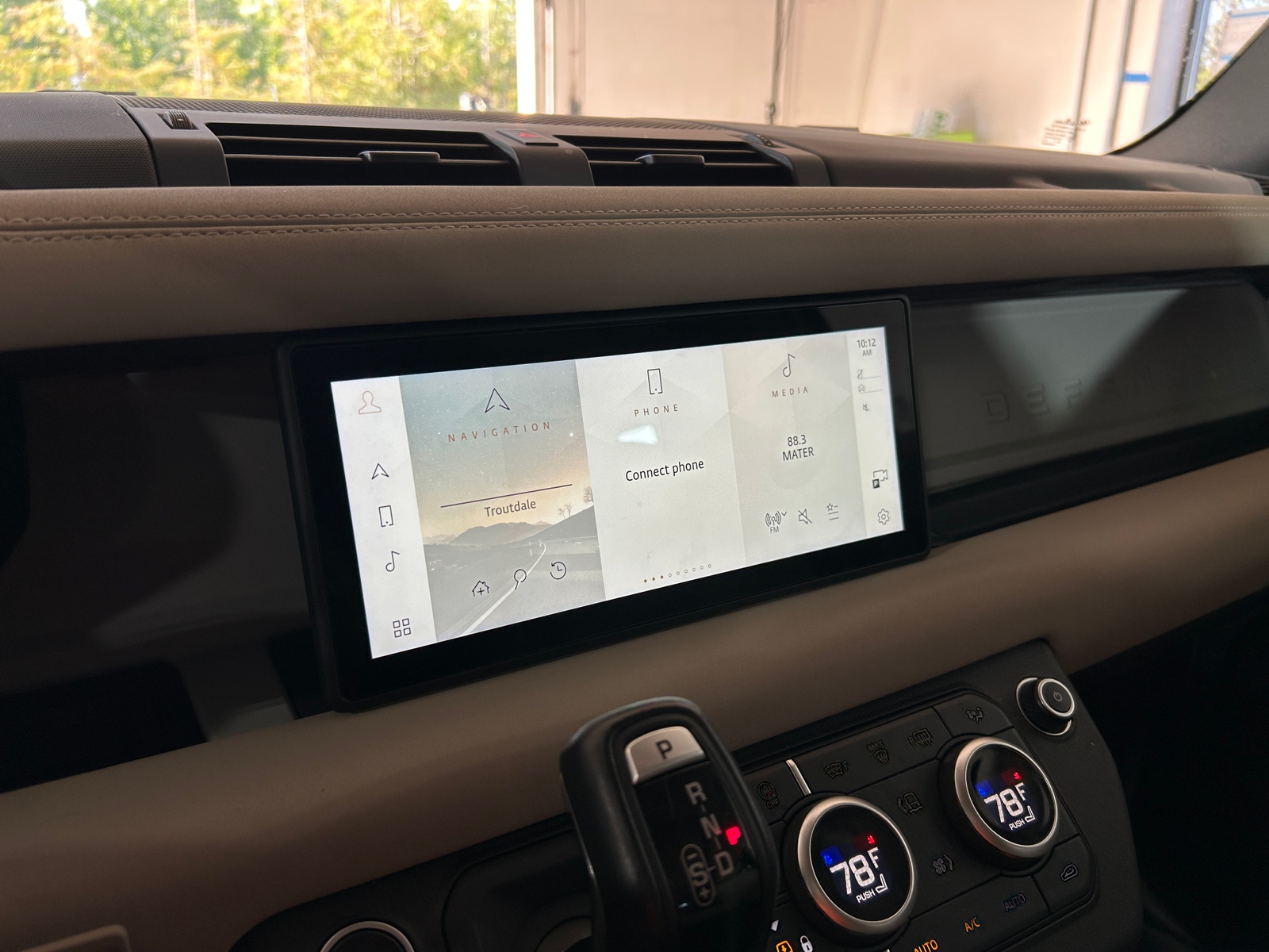Thumbnail: 2021 Land Rover Defender - 3
