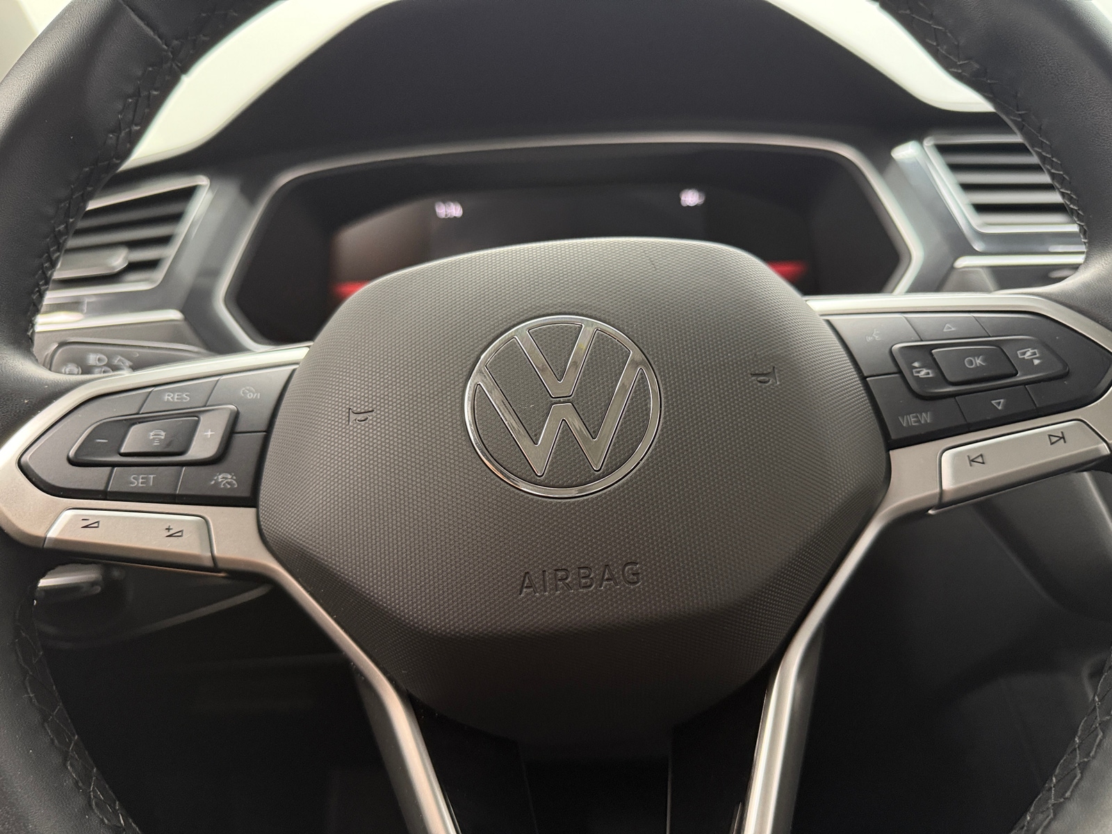 Thumbnail: 2024 Volkswagen Tiguan - 4