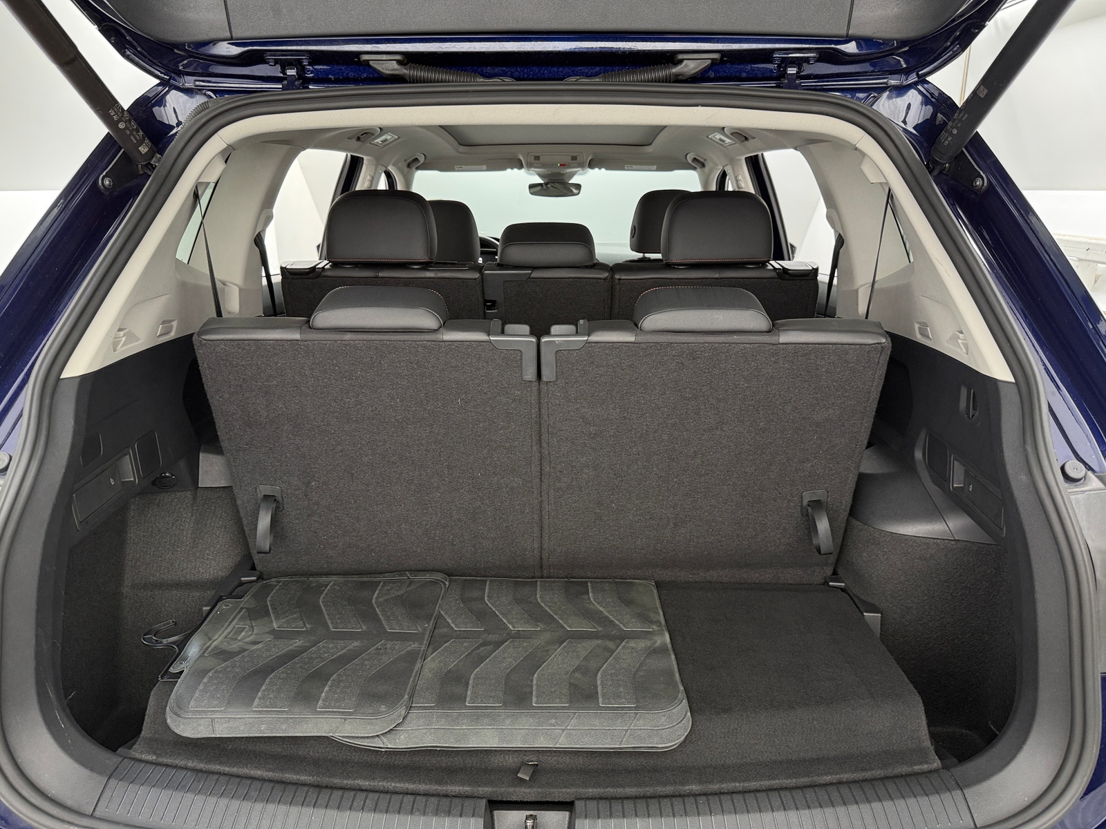 Thumbnail: 2024 Volkswagen Tiguan - 6