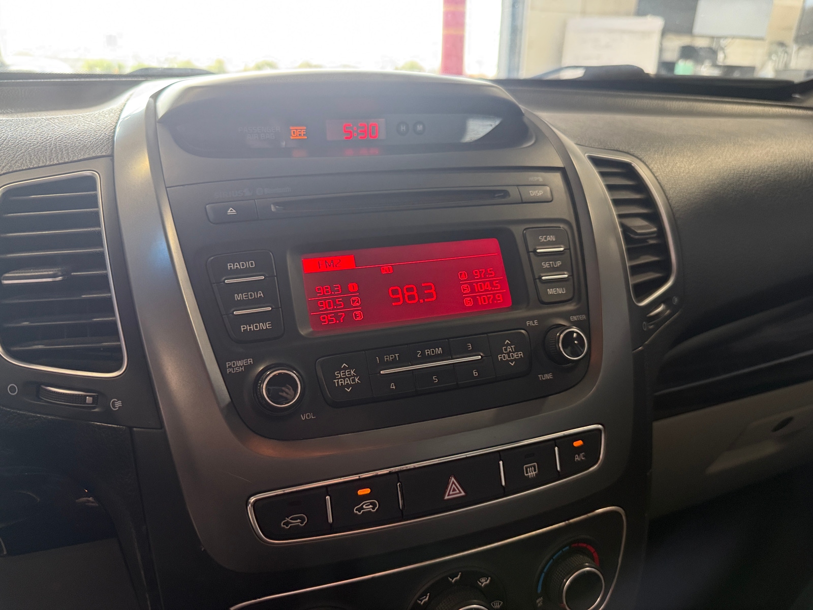 Thumbnail: 2015 Kia Sorento - 4