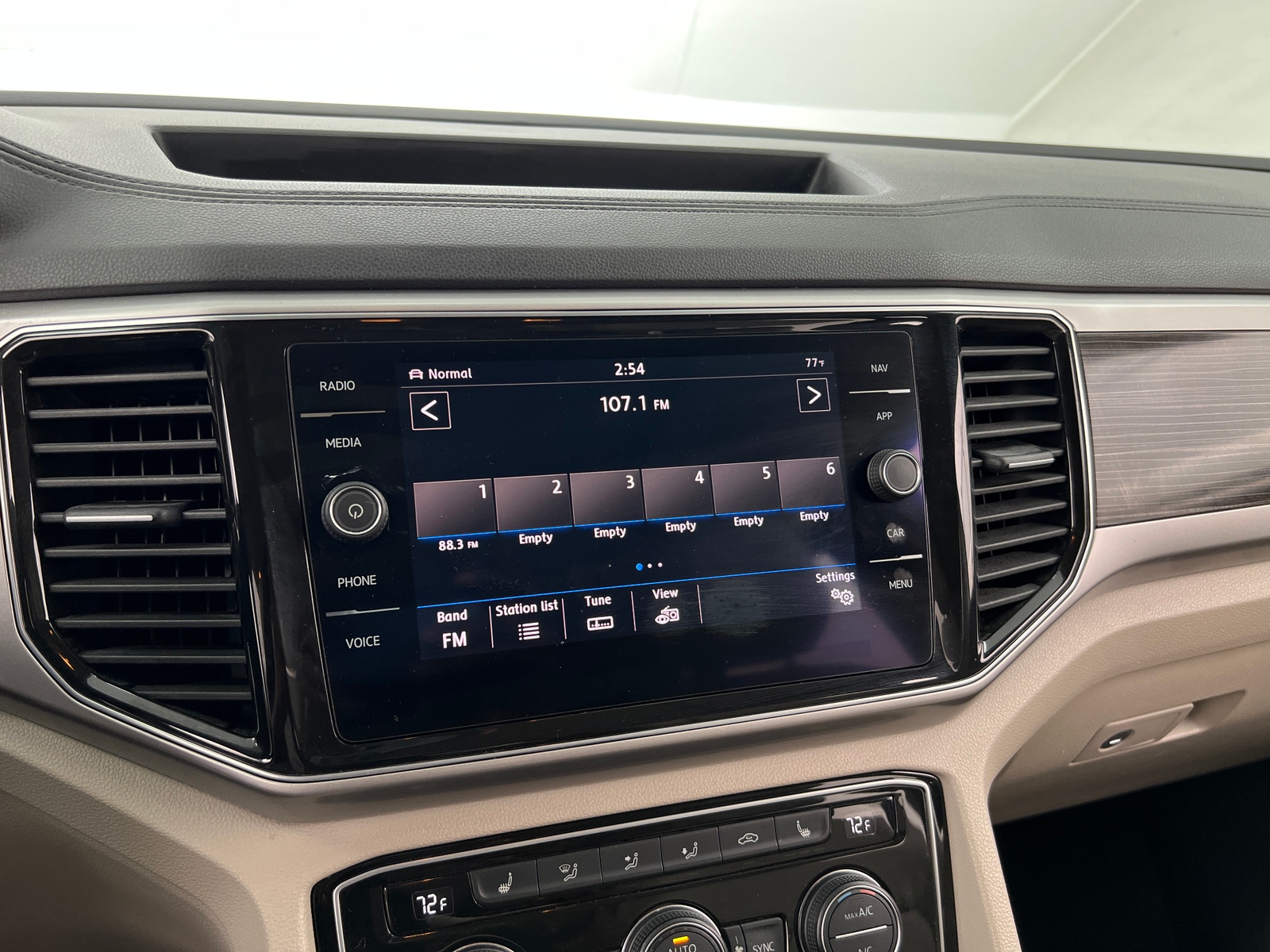 Thumbnail: 2019 Volkswagen Atlas - 4