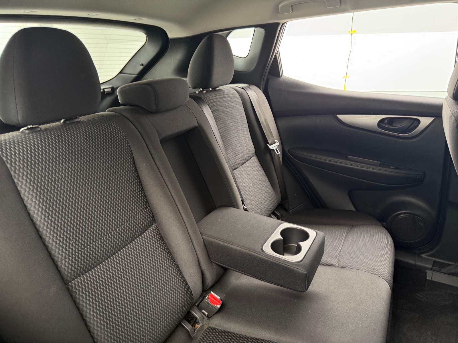 Thumbnail: 2017 Nissan Rogue Sport - 6