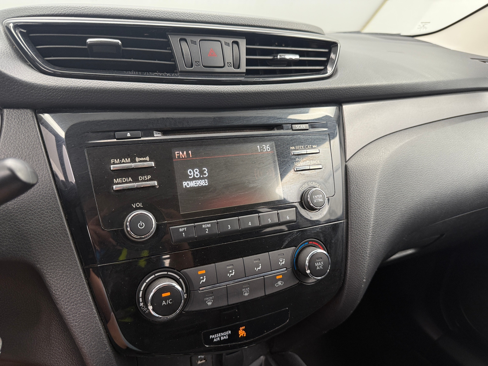 Thumbnail: 2017 Nissan Rogue Sport - 4