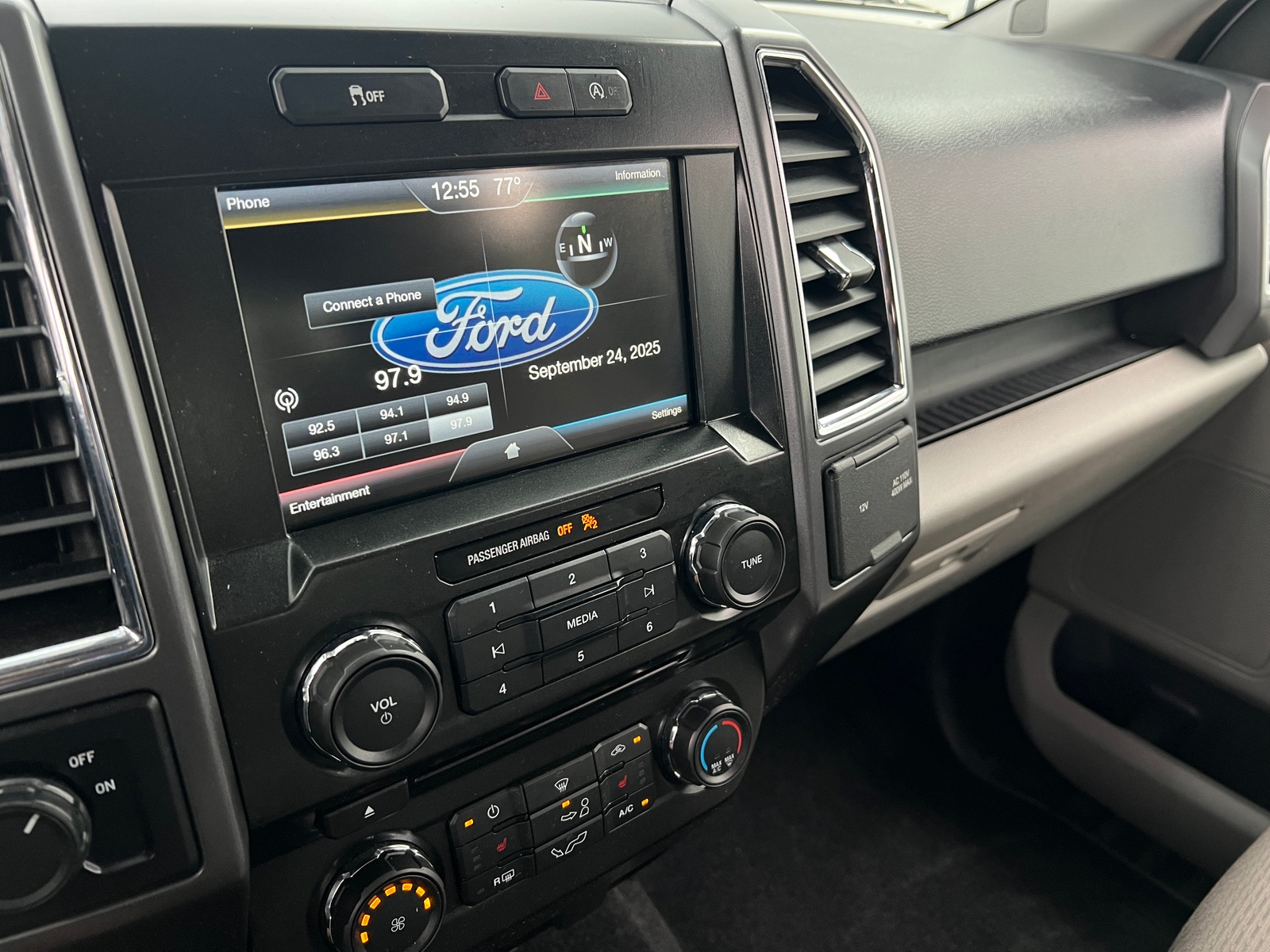 Thumbnail: 2015 Ford Econoline - 4