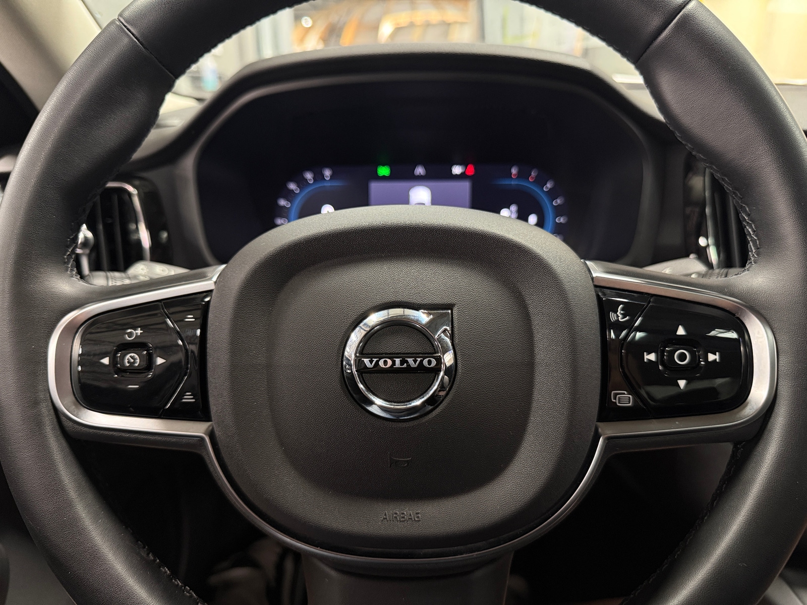 Thumbnail: 2025 Volvo S60 - 4