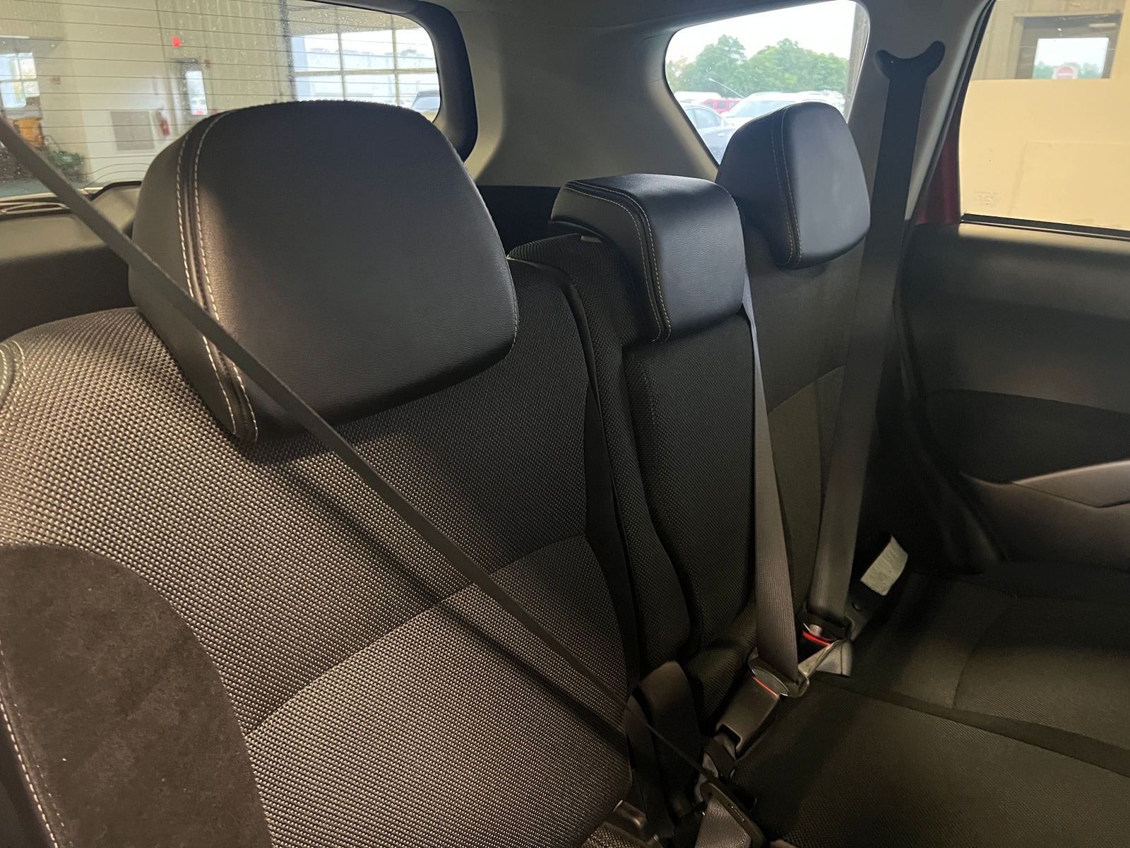 Thumbnail: 2010 Mitsubishi Outlander - 6