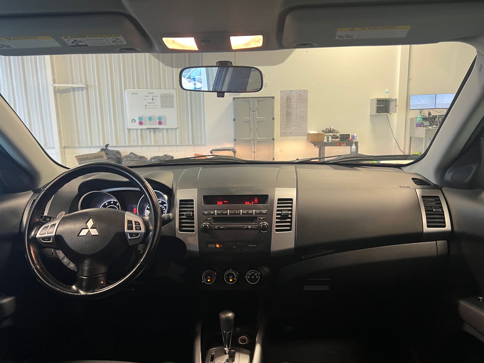 Thumbnail: 2010 Mitsubishi Outlander - 3