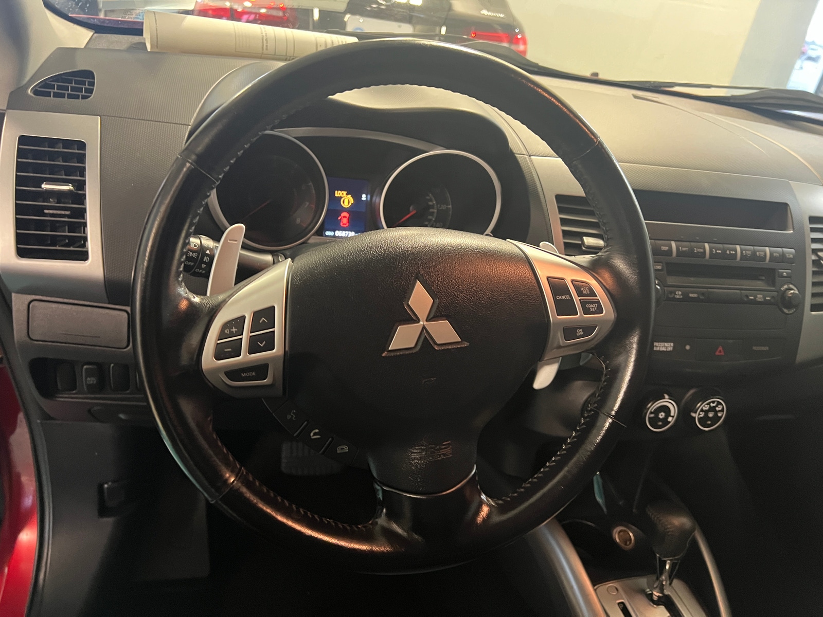 Thumbnail: 2010 Mitsubishi Outlander - 5