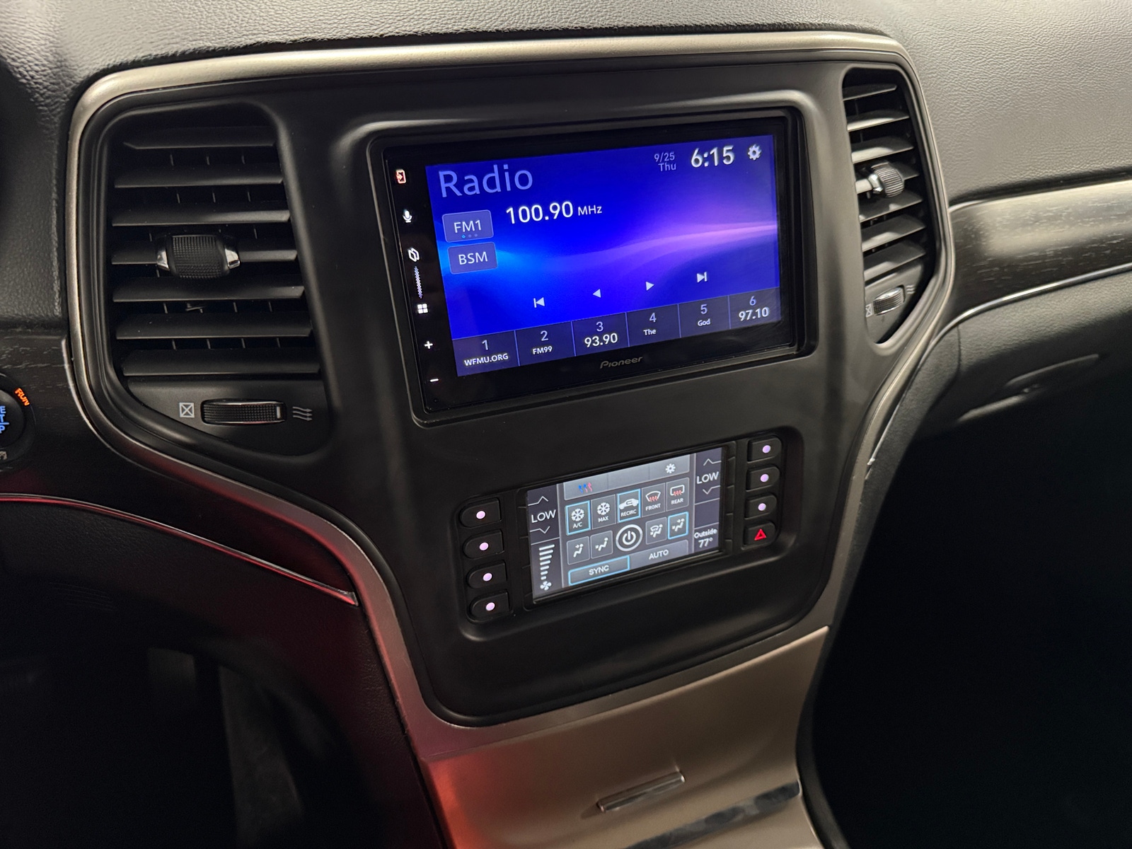 Thumbnail: 2017 Jeep Grand Cherokee - 3