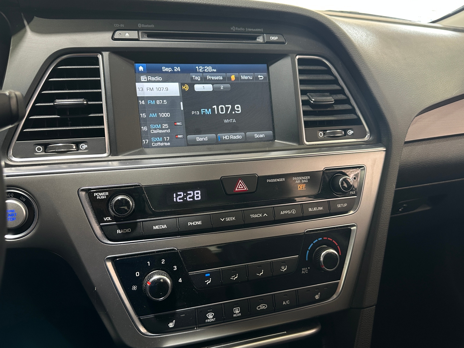 Thumbnail: 2017 Hyundai Sonata - 4