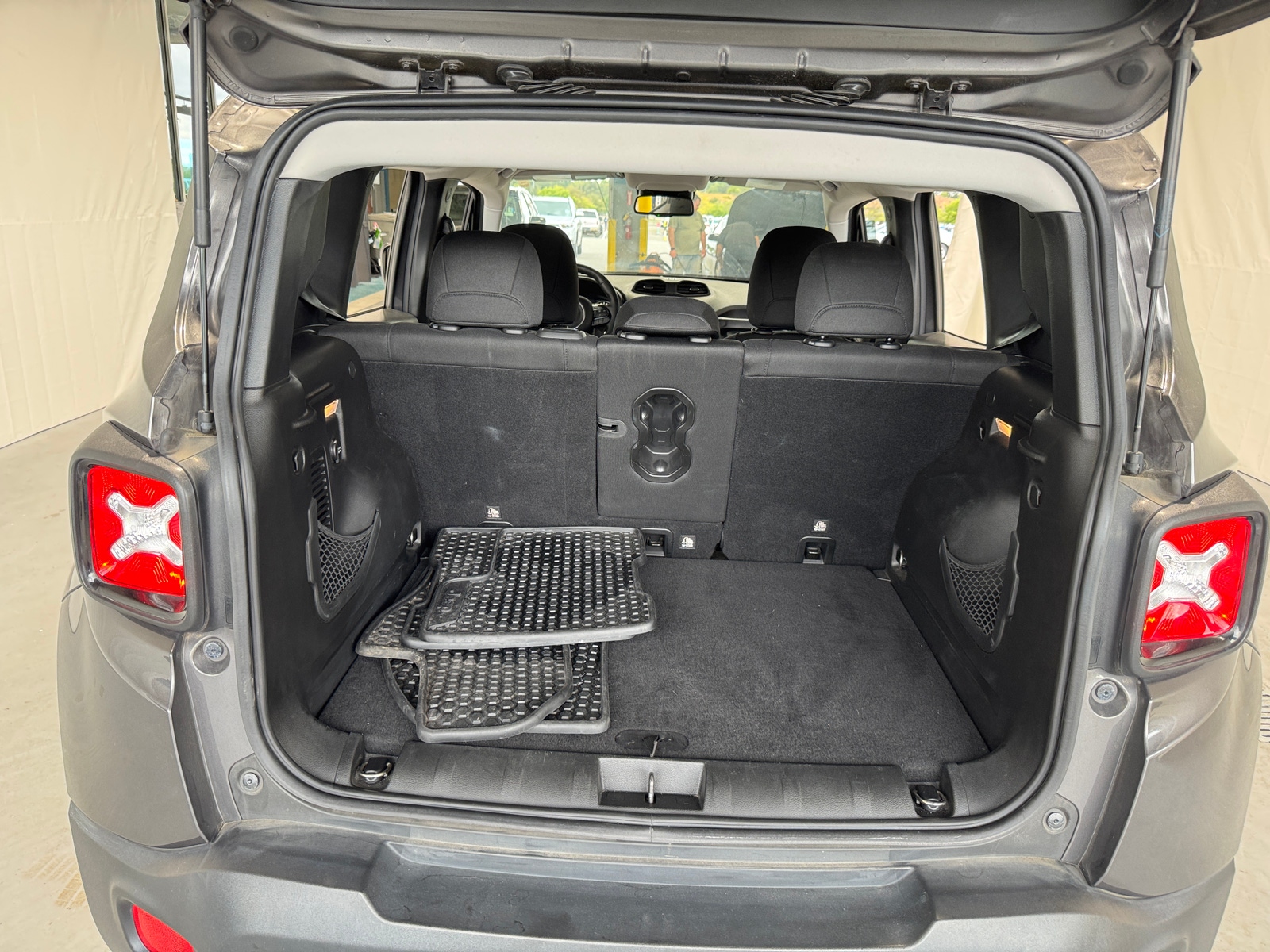 Thumbnail: 2016 Jeep Renegade - 7