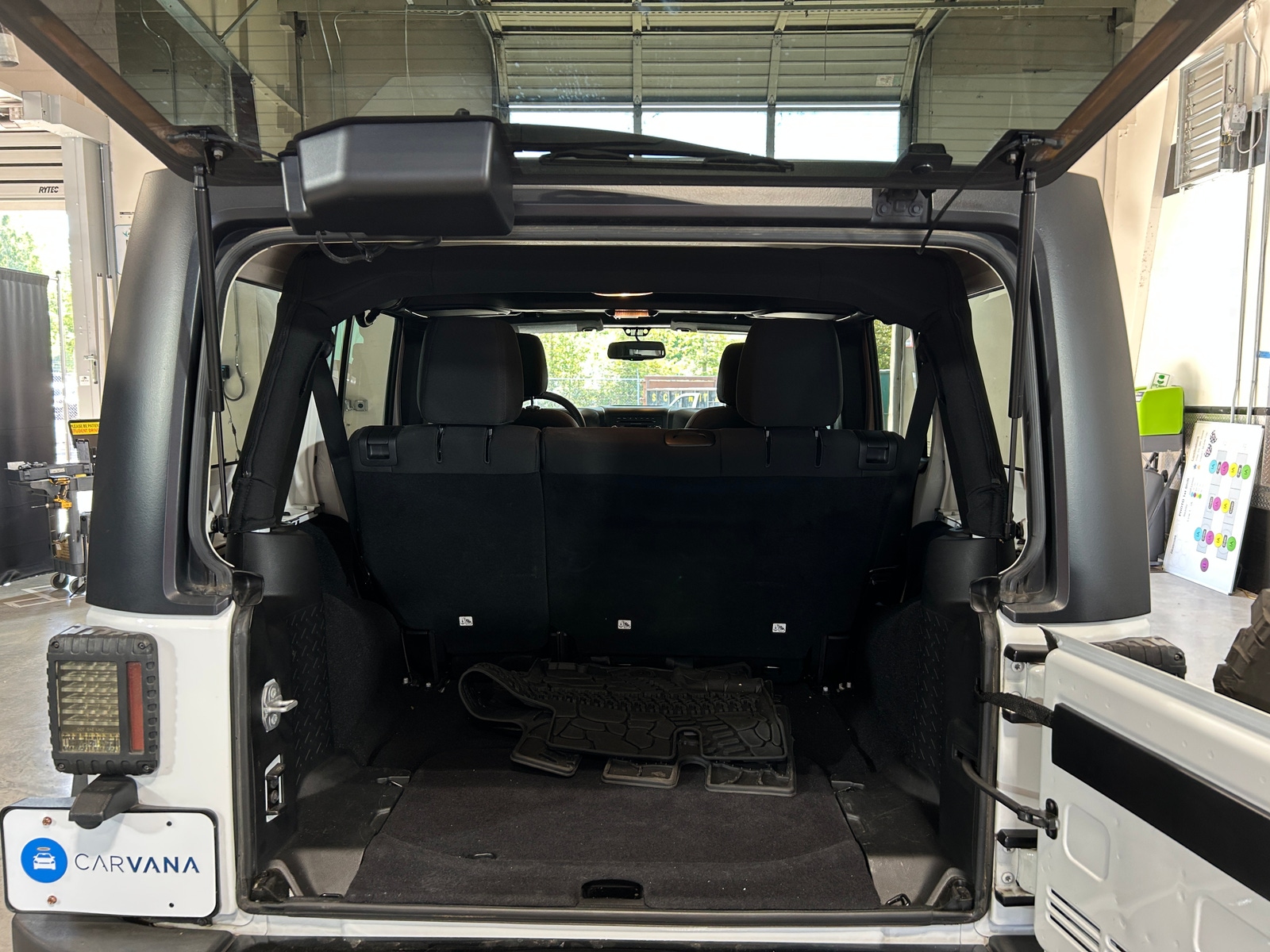Thumbnail: 2015 Jeep Wrangler - 7